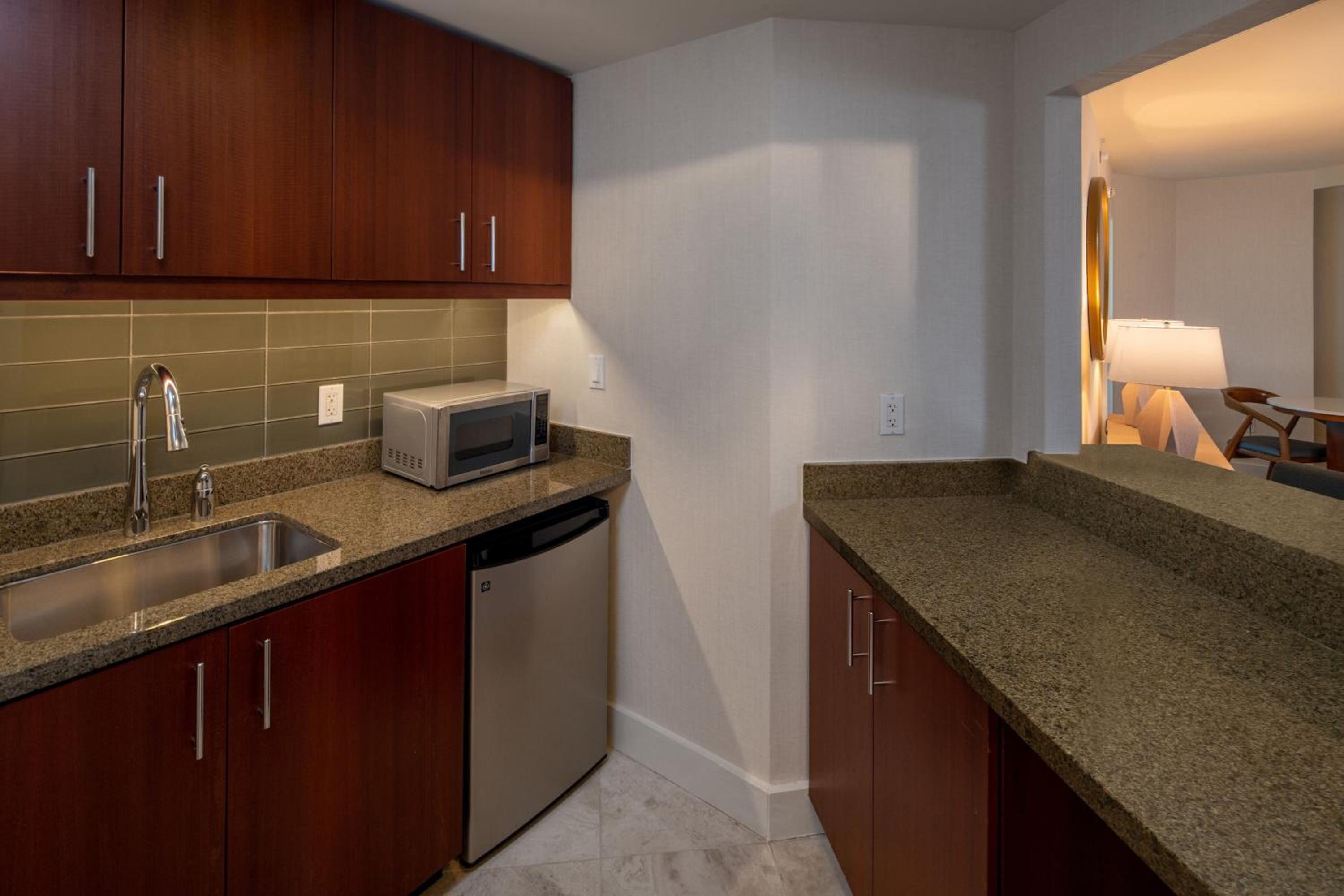 Executive, Junior Suite, 1 King - Photo 4