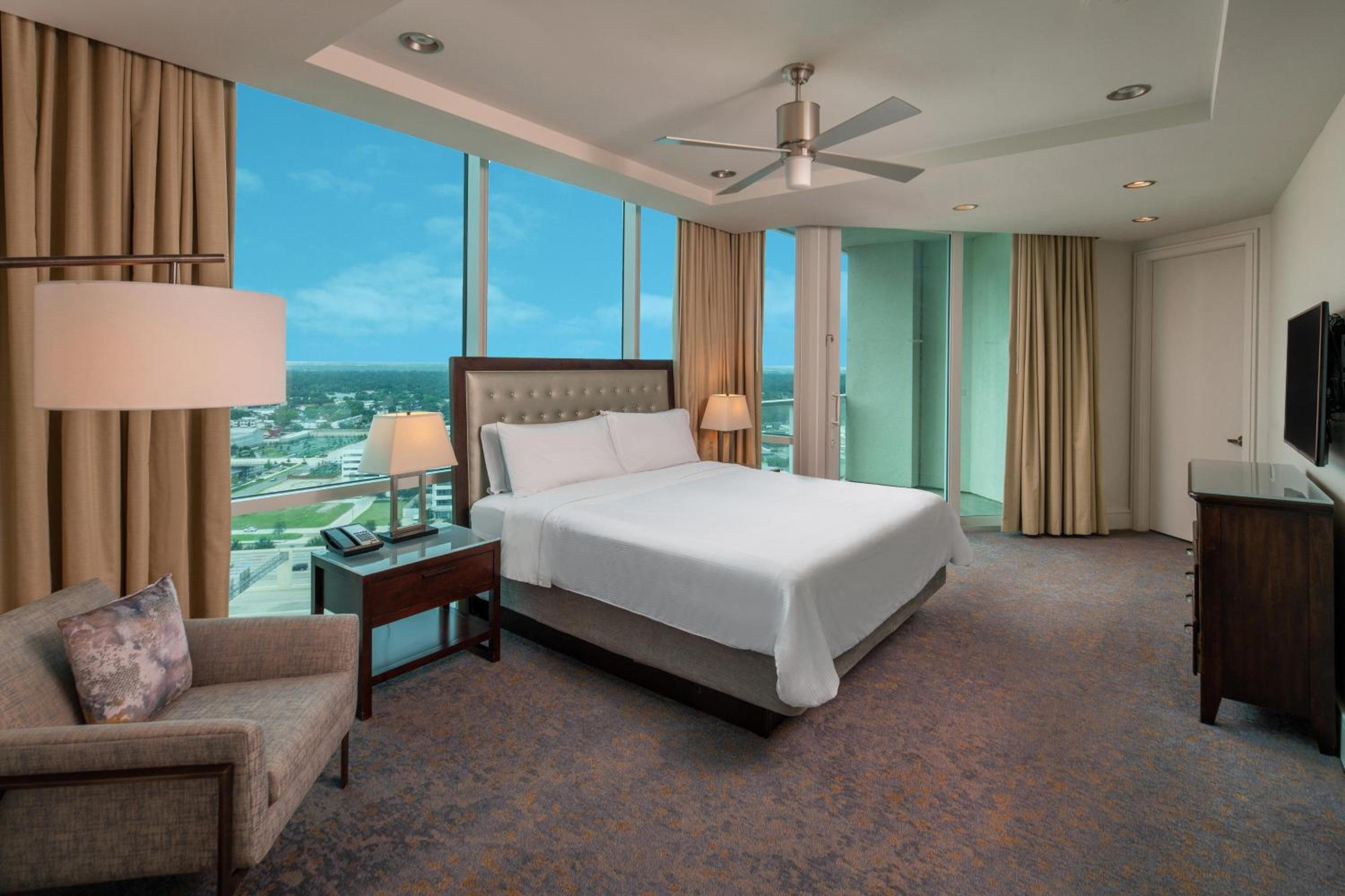 Heavenly One-Bedroom Apartment with One King Bed and Balcony - Photo 5