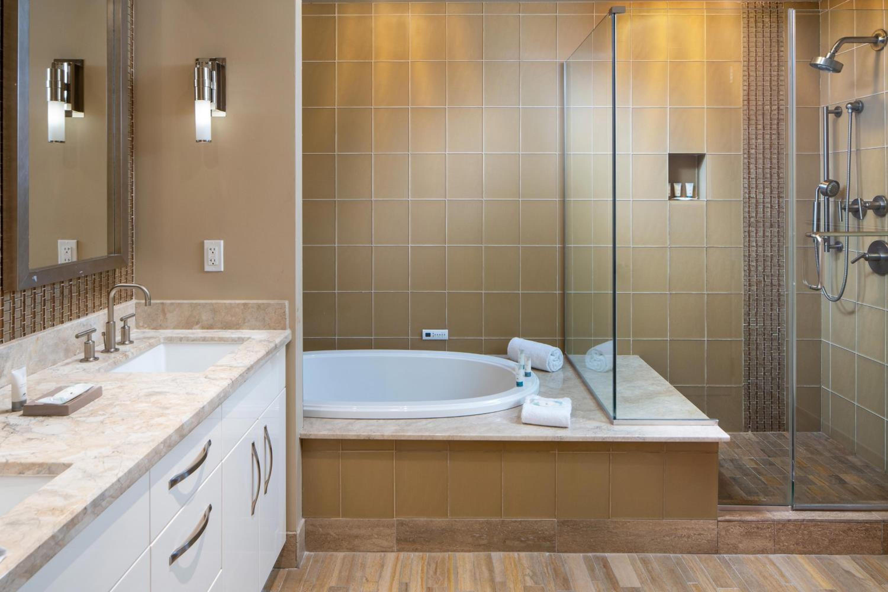 Skyline One-Bedroom Apartment with One King Bed and Balcony - Photo 12