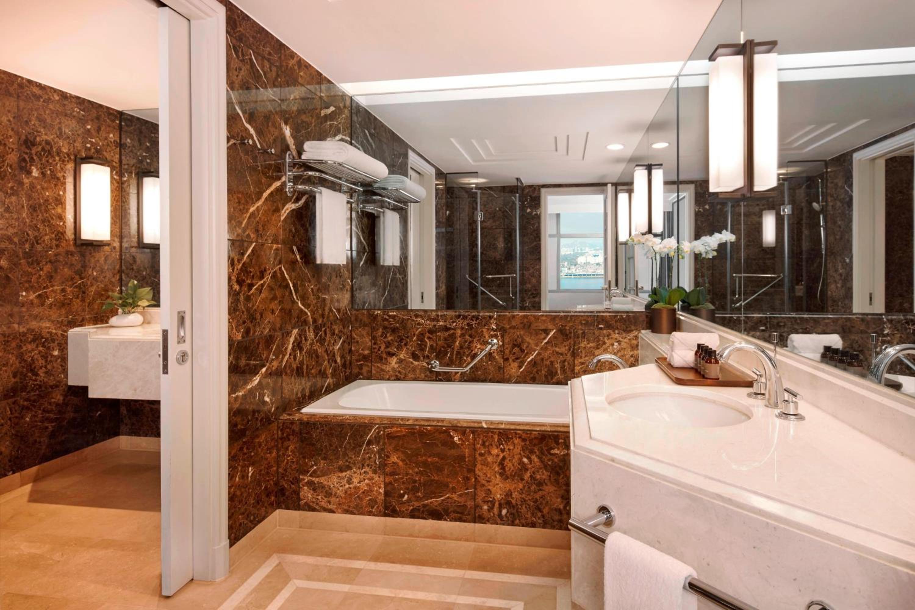 Griffin Suite King, Executive lounge access, 1 Bedroom Suite - Photo 3