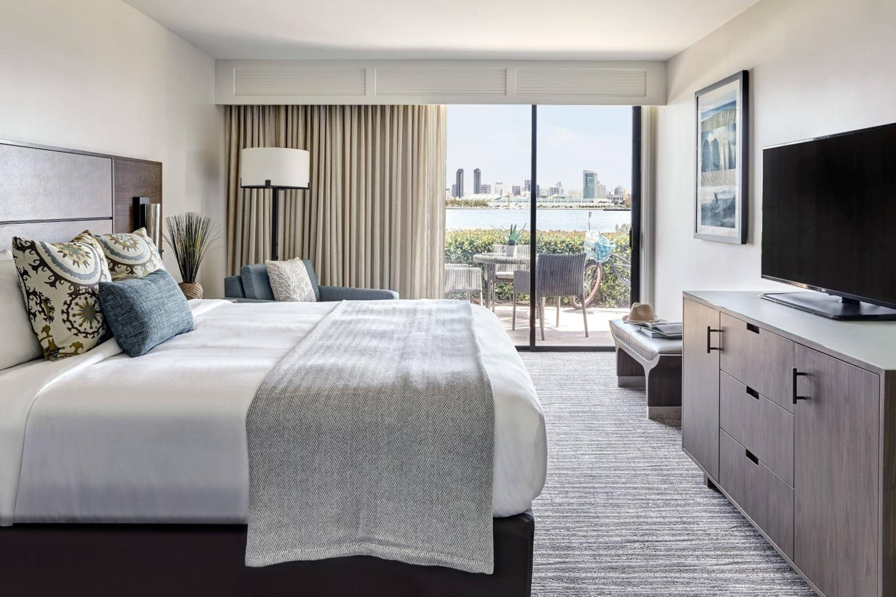 1 Bedroom Cottage, 1 King, Sofa bed, Bay view - Photo 2
