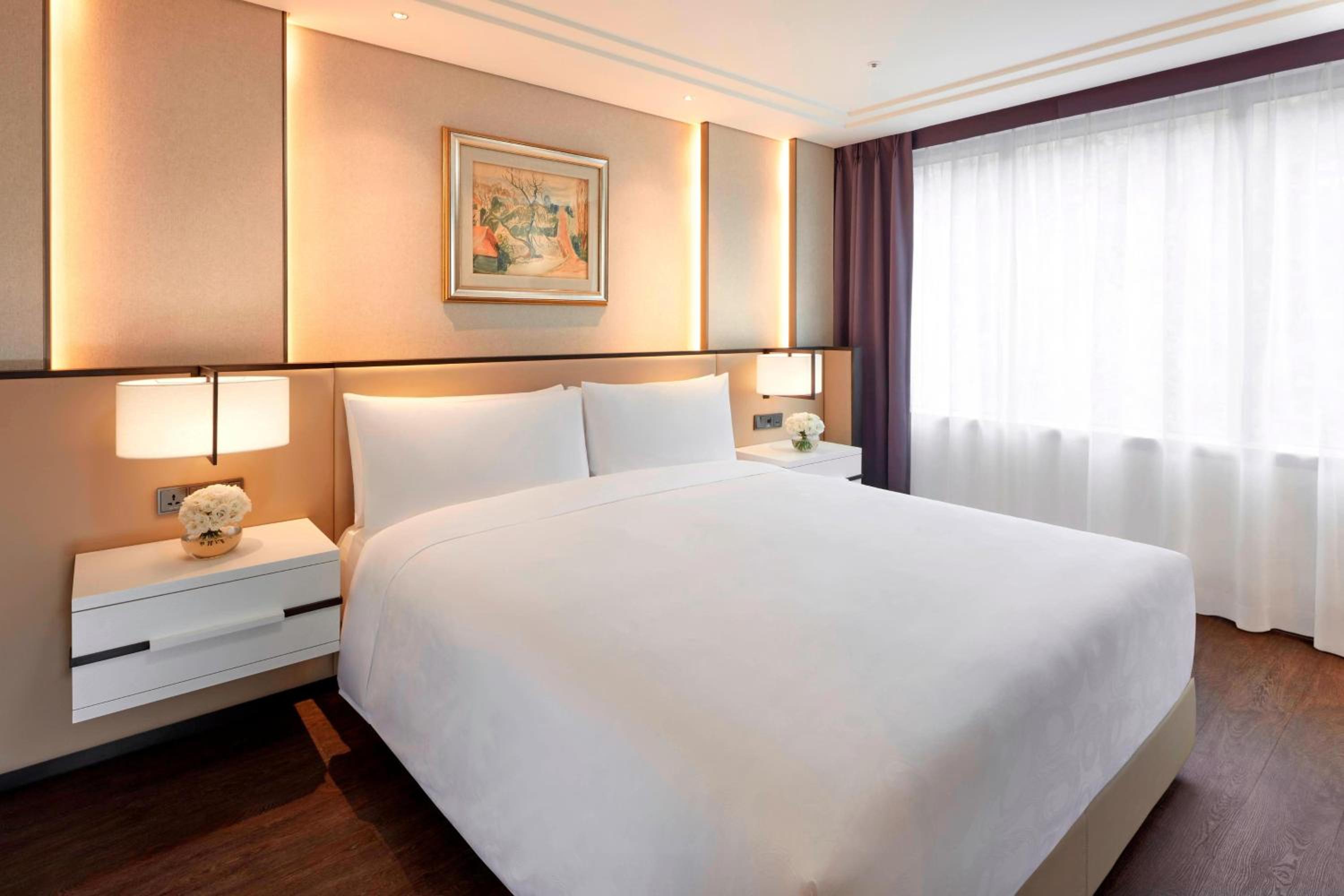 Business Suite King, Executive lounge access, 1 Bedroom Suite - Photo 2