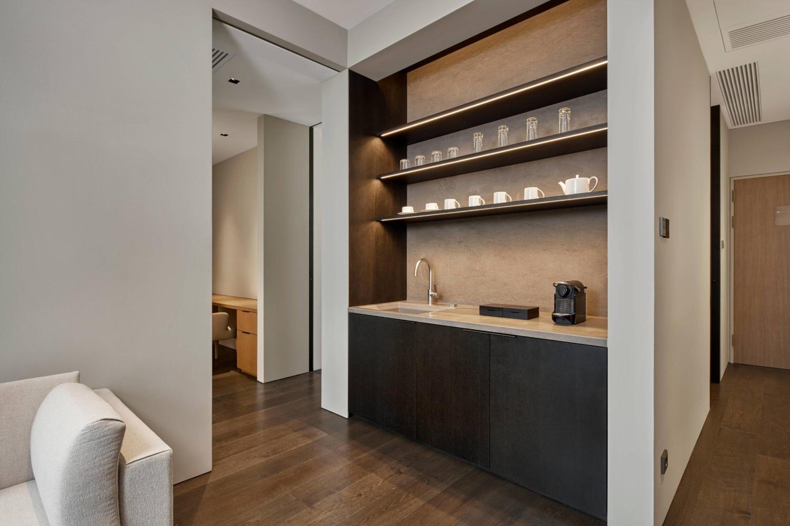Executive Suite King, Executive lounge access, 1 Bedroom Suite - Photo 3
