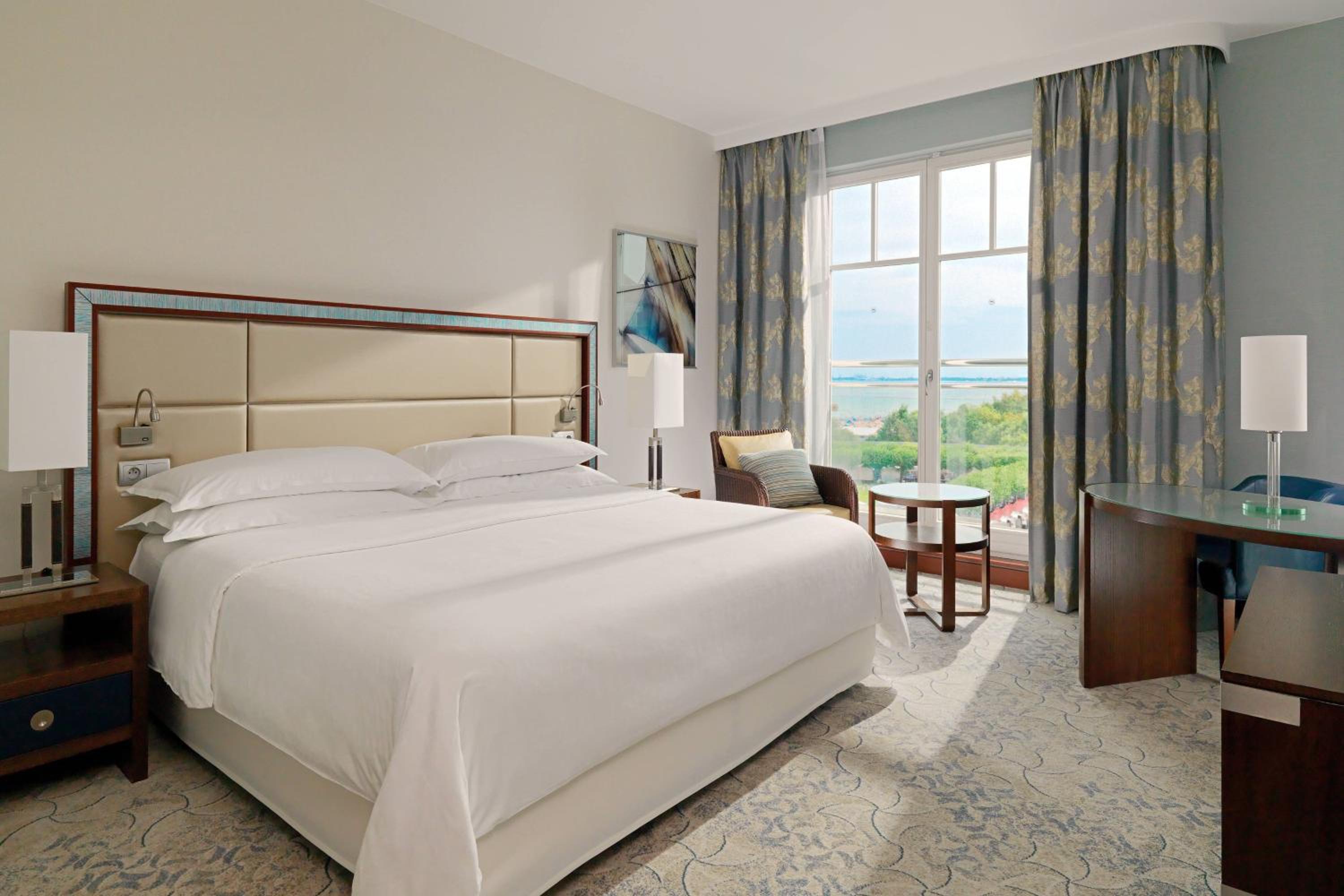 Deluxe, Guest room, 1 King