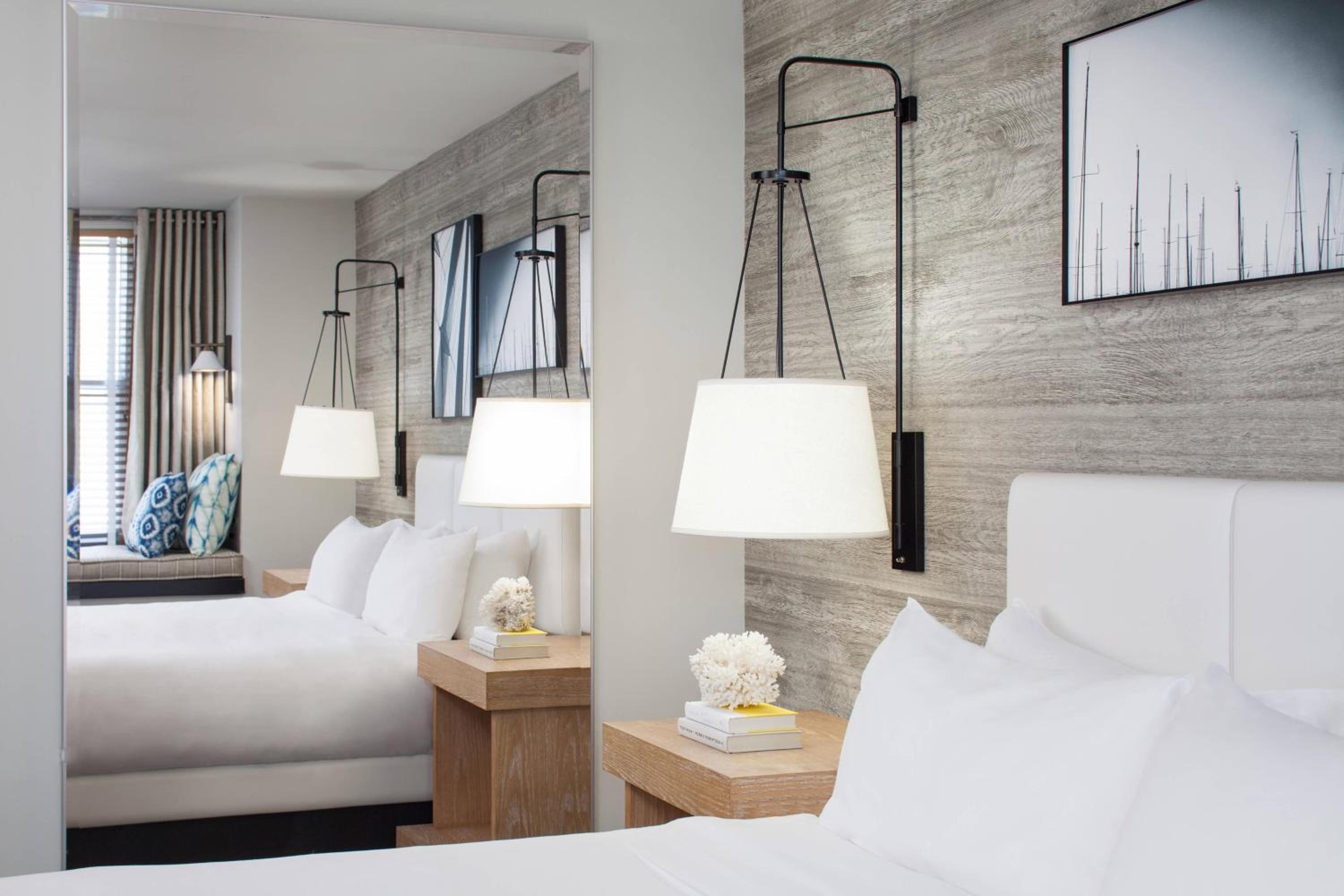 Standard King Room - Photo 7