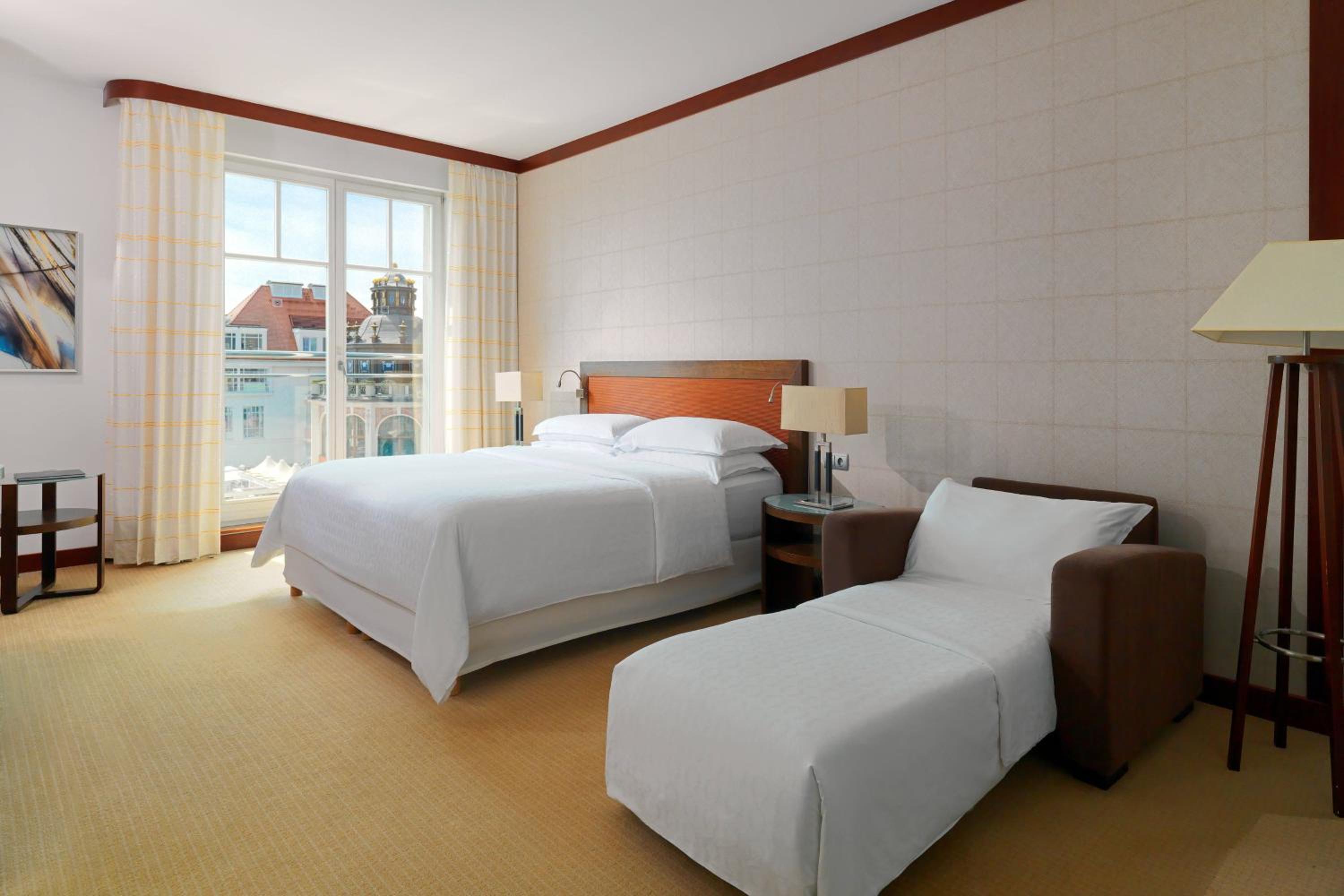 Family, Larger Guest room, 1 King, Sofa bed