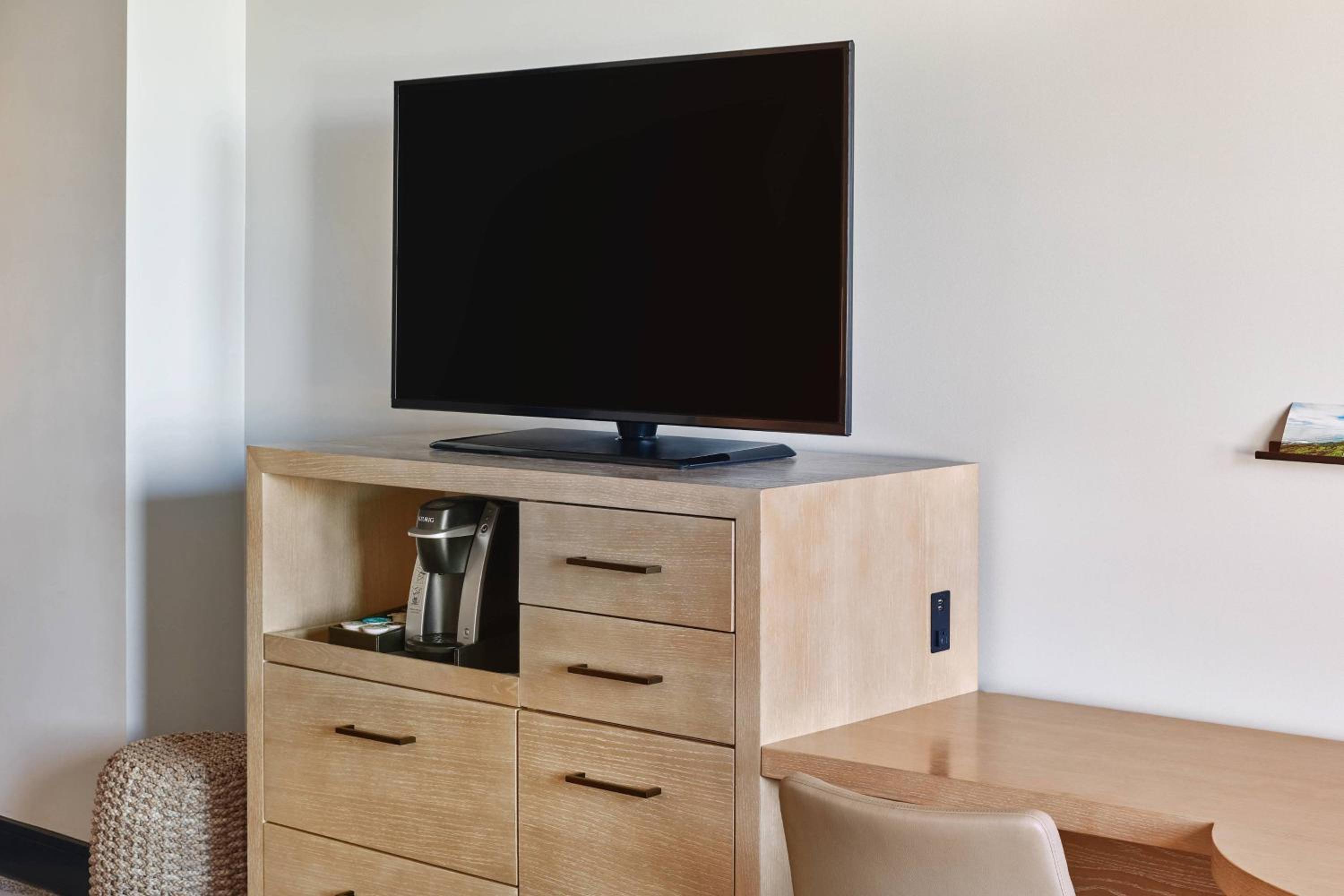 Standard King Room - Photo 6