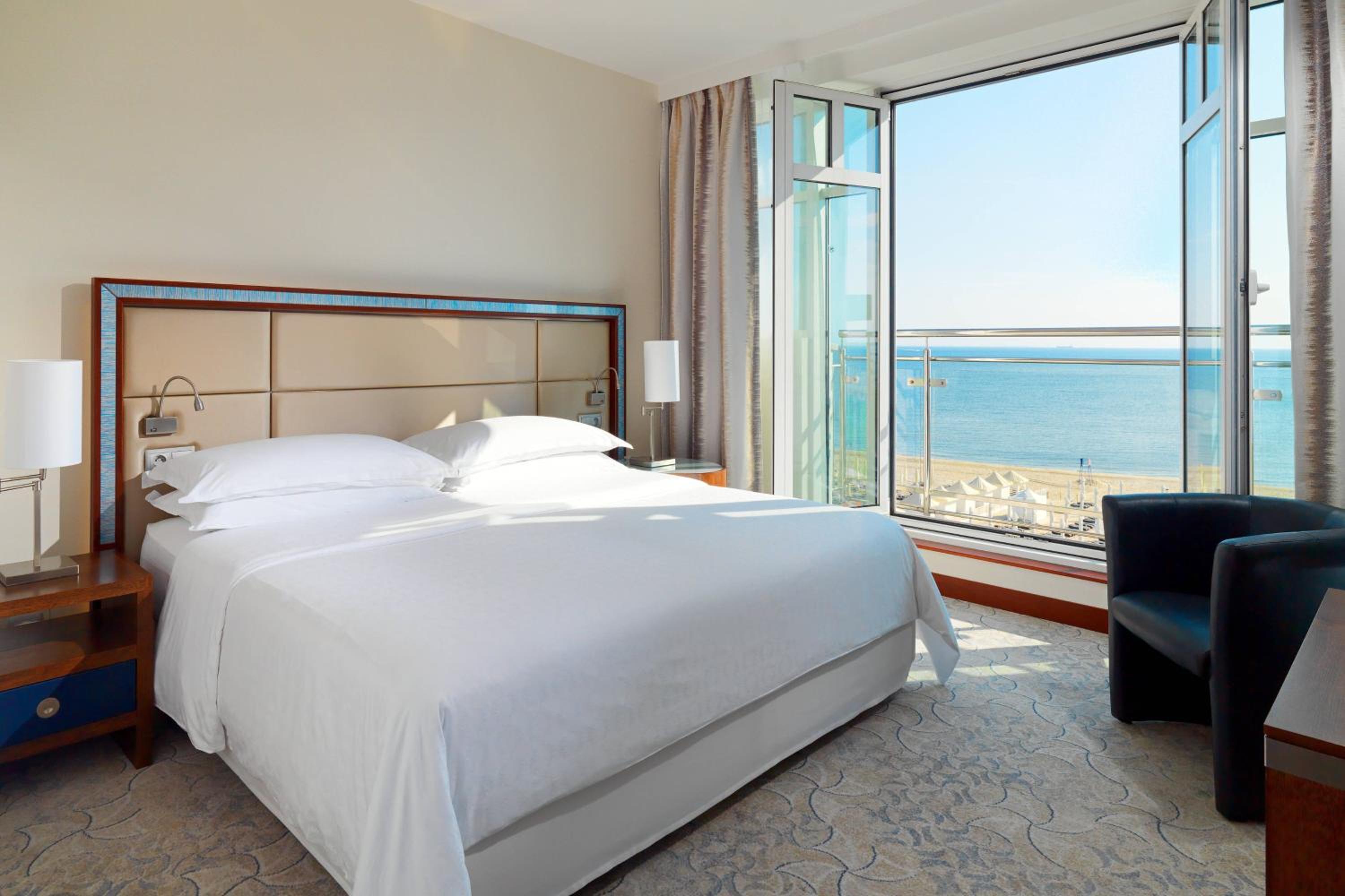 Executive Suite, Club Lounge and Spa access level, Sea view