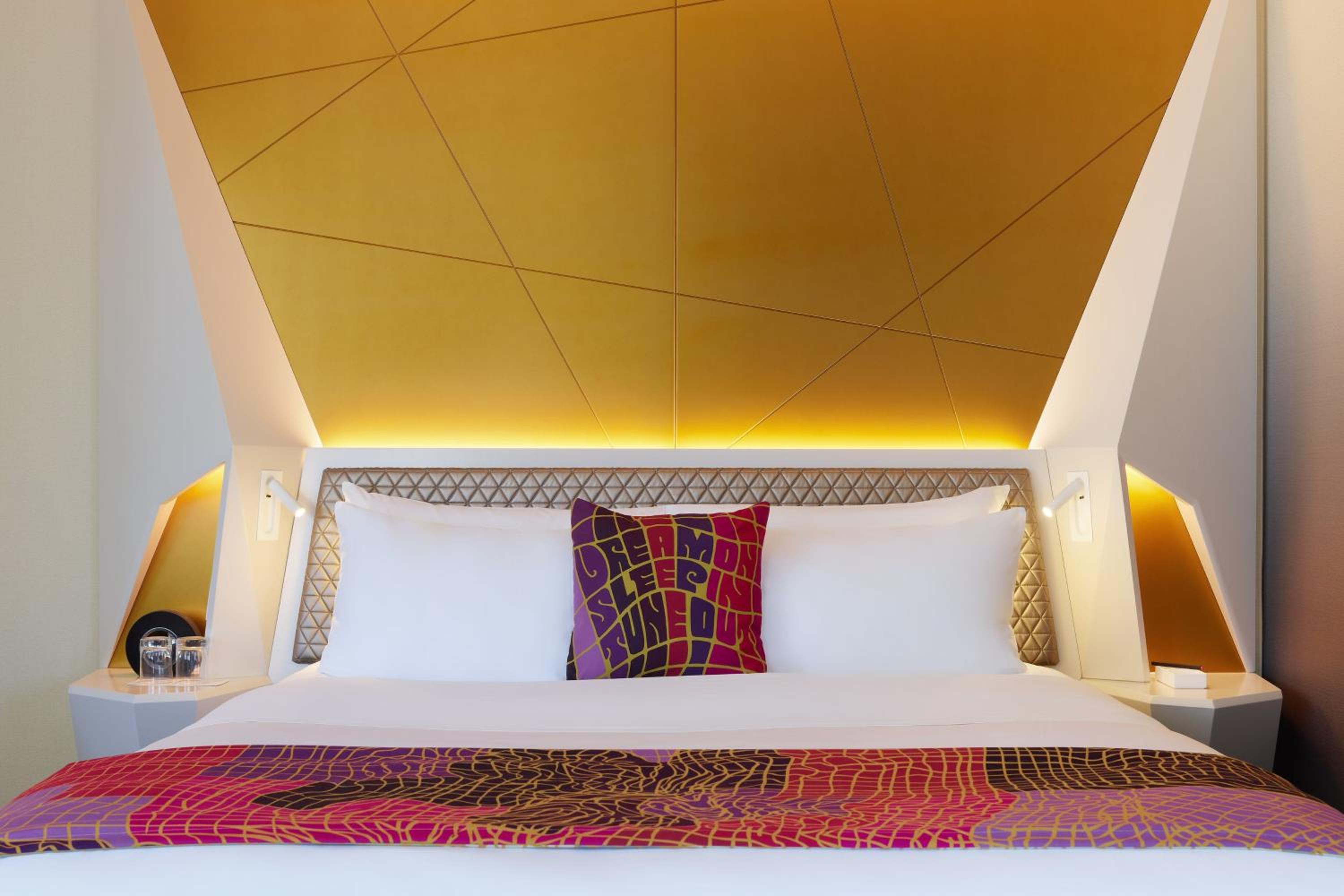 Standard King Room - Photo 6