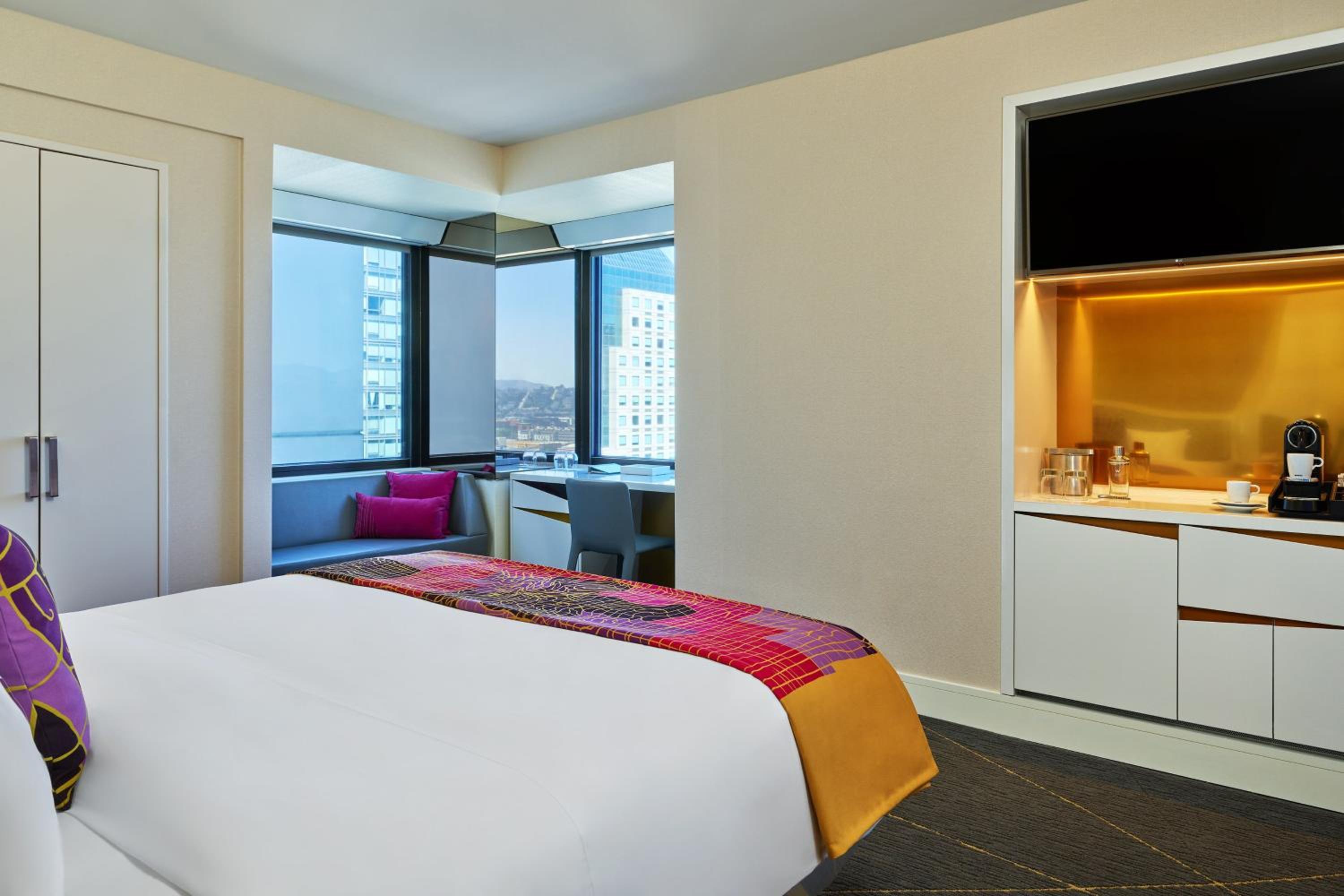 Corner King Studio Suite with Limited View - Mid Floor - Photo 7