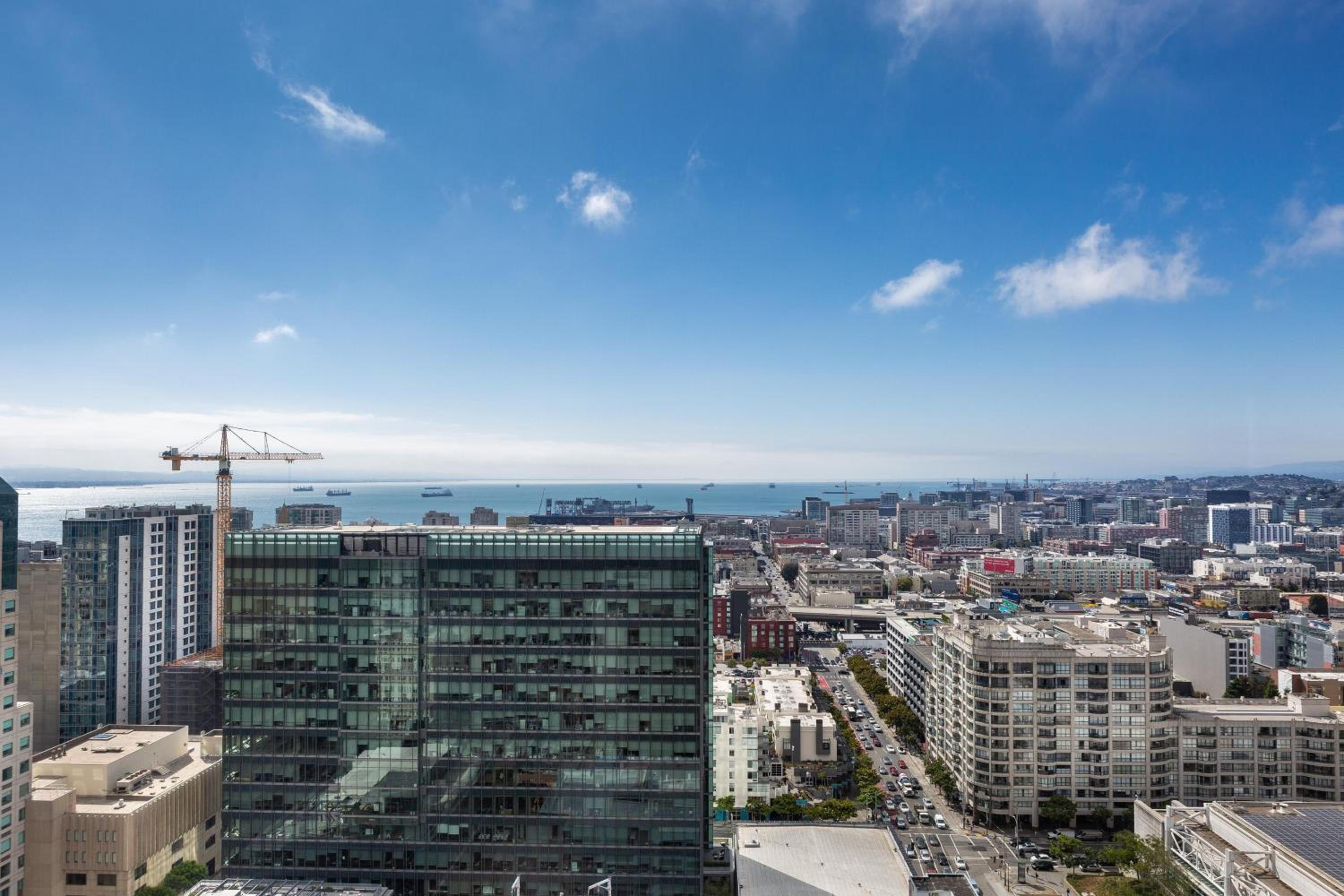Superior King Room with City View - High Floor - Photo 4