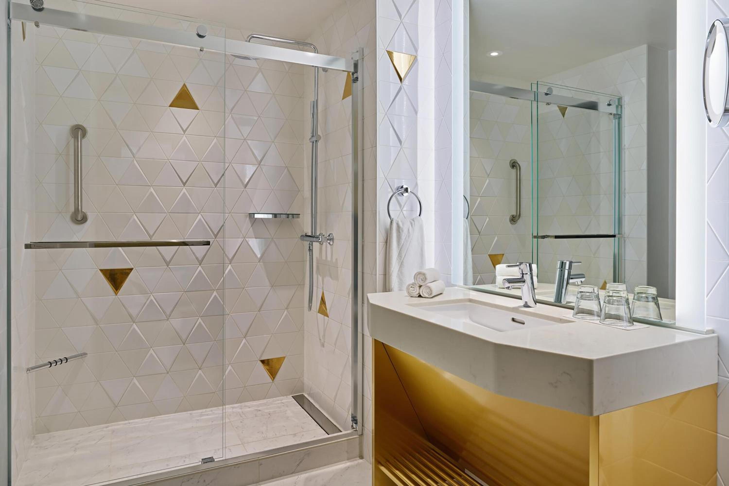 Corner King Studio Suite with Limited View - Mid Floor - Photo 5