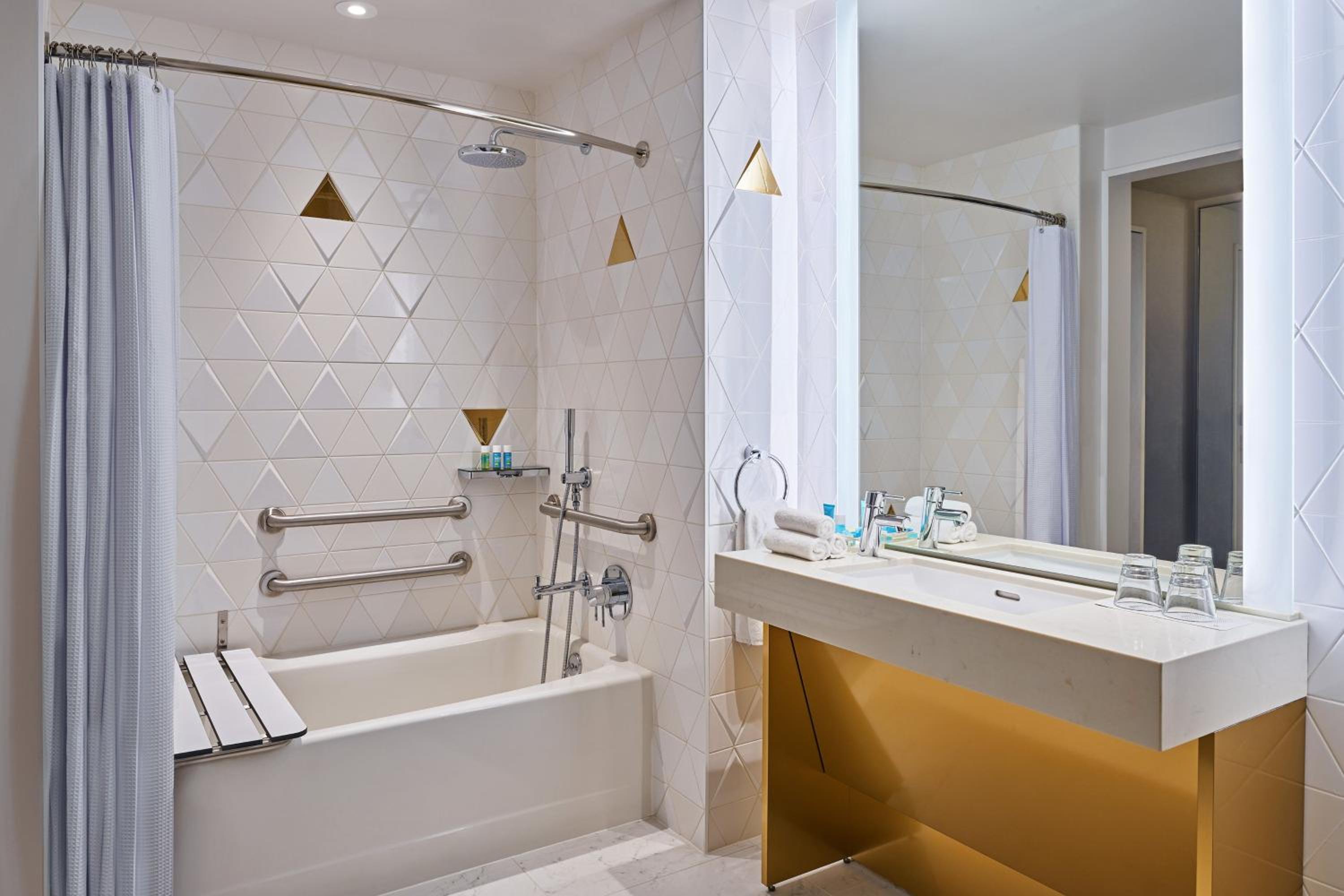Standard Double Room with Two Double Beds - Photo 4