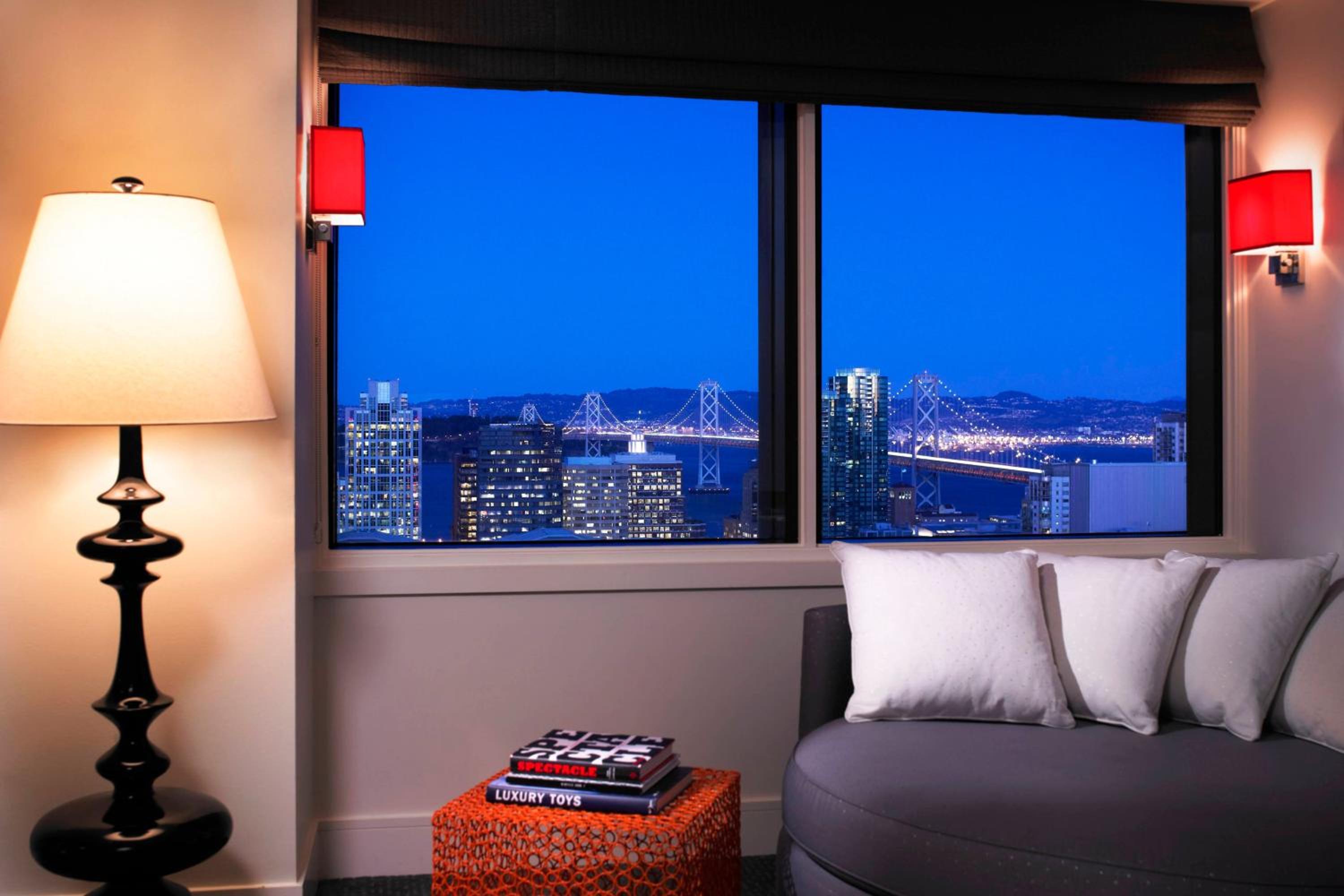 One-Bedroom King Penthouse Suite with City View - Photo 7