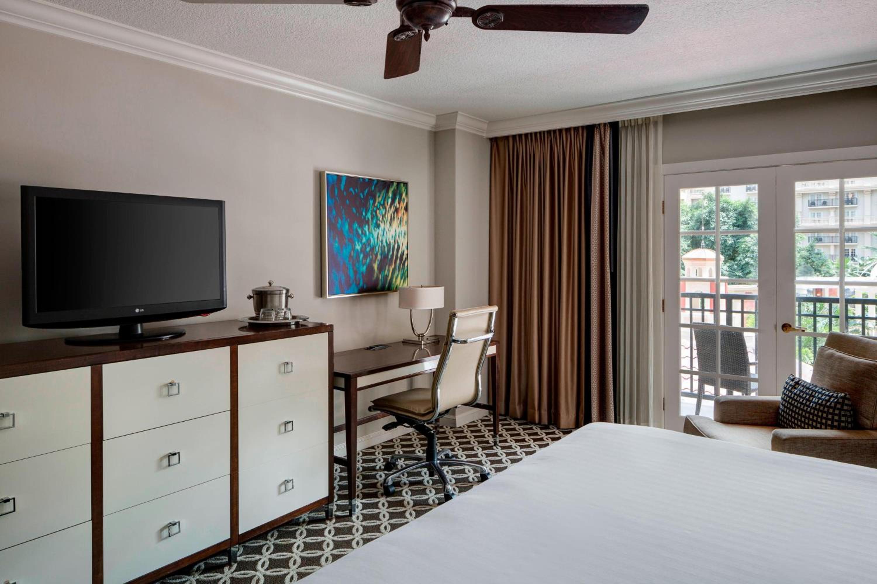Emerald Bay King Room Main Atrium View - Balcony