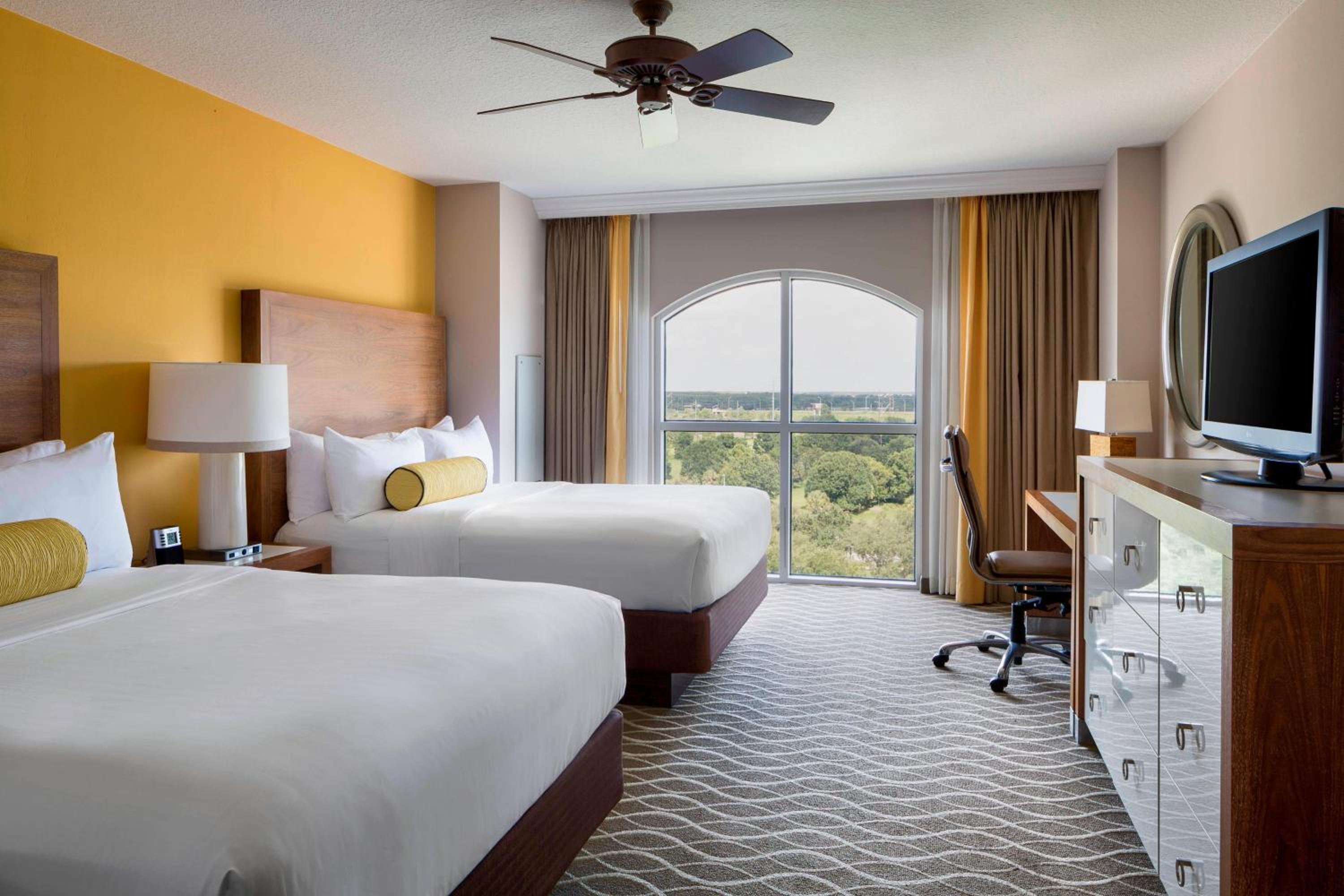 Queen Room With Two Queen Beds, Florida View And Adapted Tub - Mobility Accessible/Water Park Access