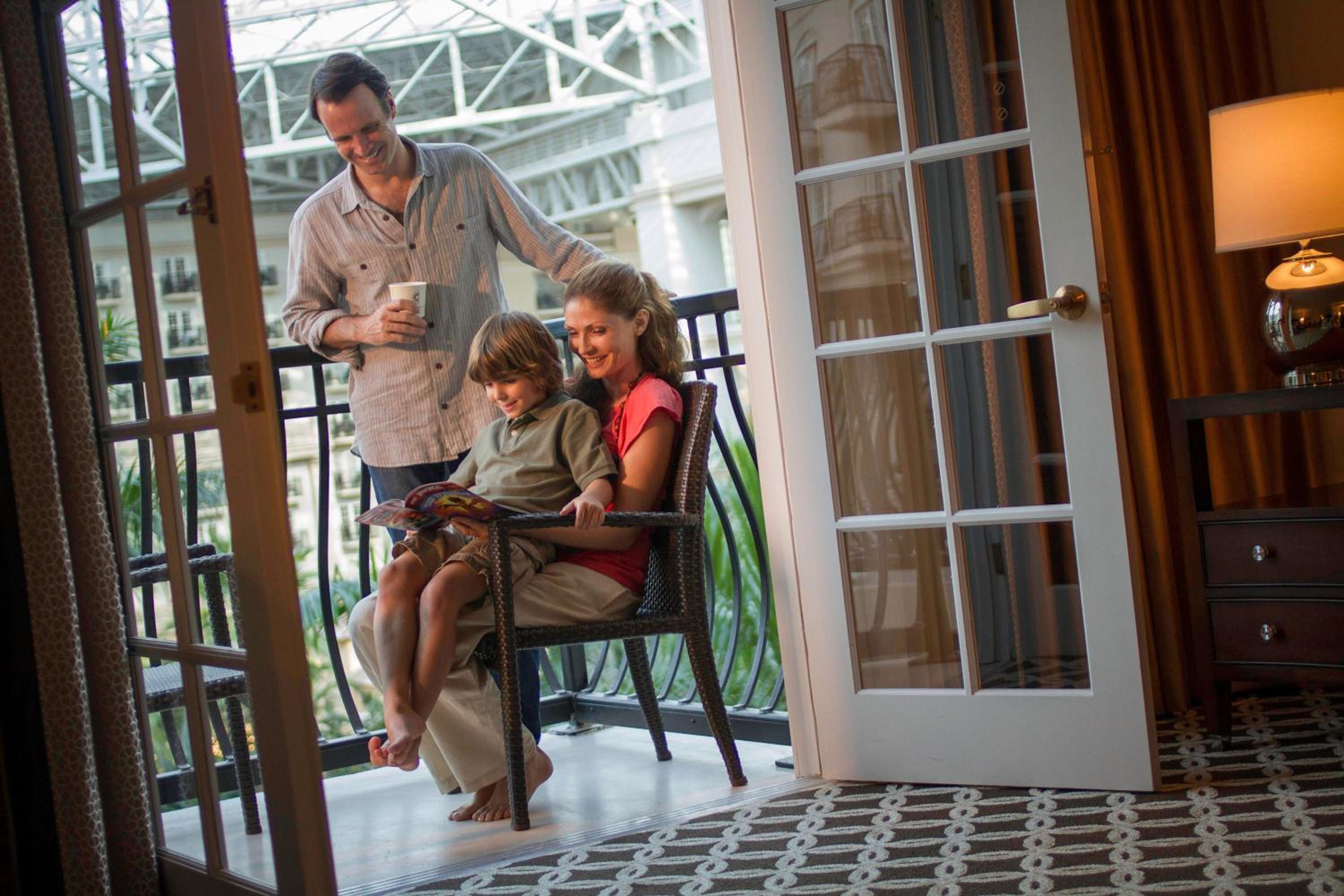 King Room Main Atrium View - Balcony