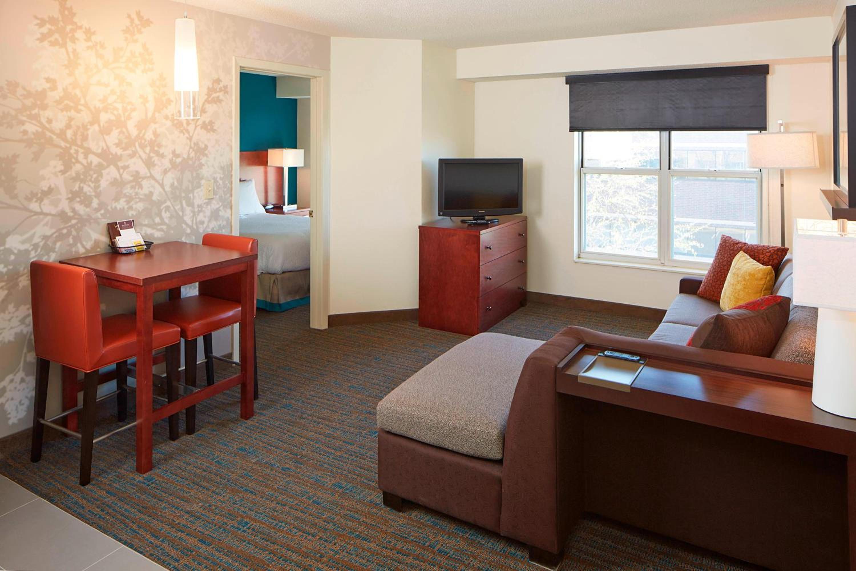One-Bedroom Queen Suite with Sofa Bed - Photo 3