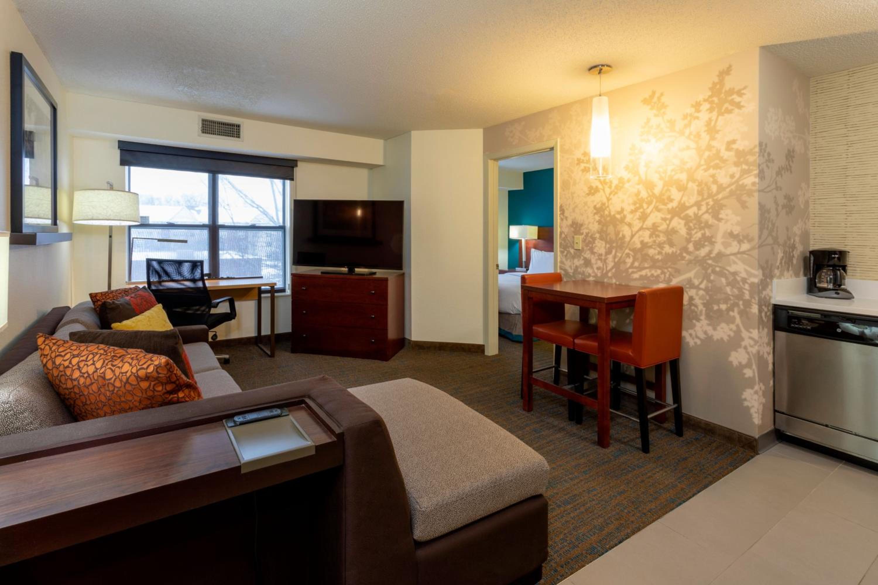 One-Bedroom Queen Suite with Sofa Bed - Photo 2