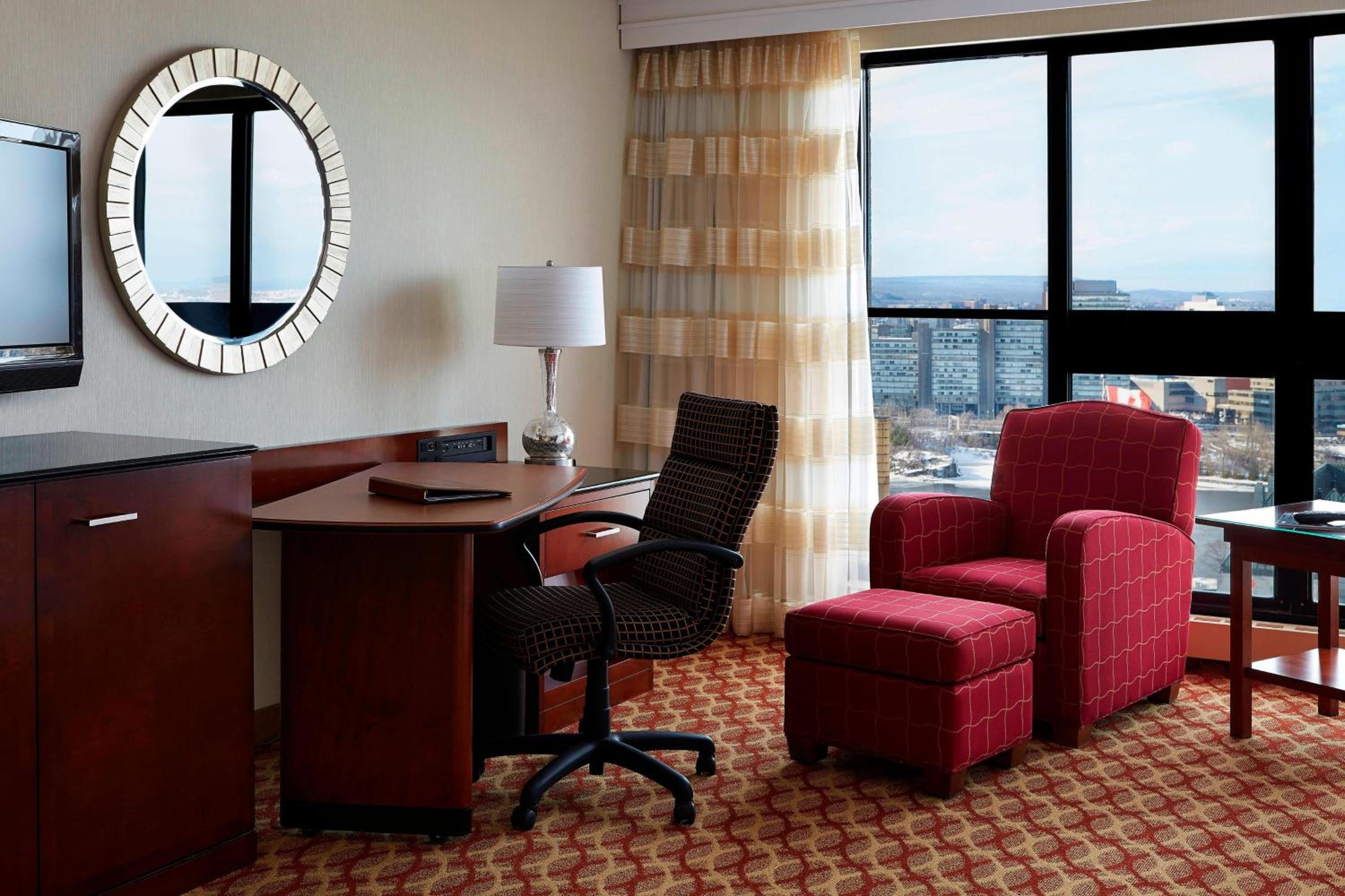 Deluxe King Room with Sofa Bed thumbnail 5