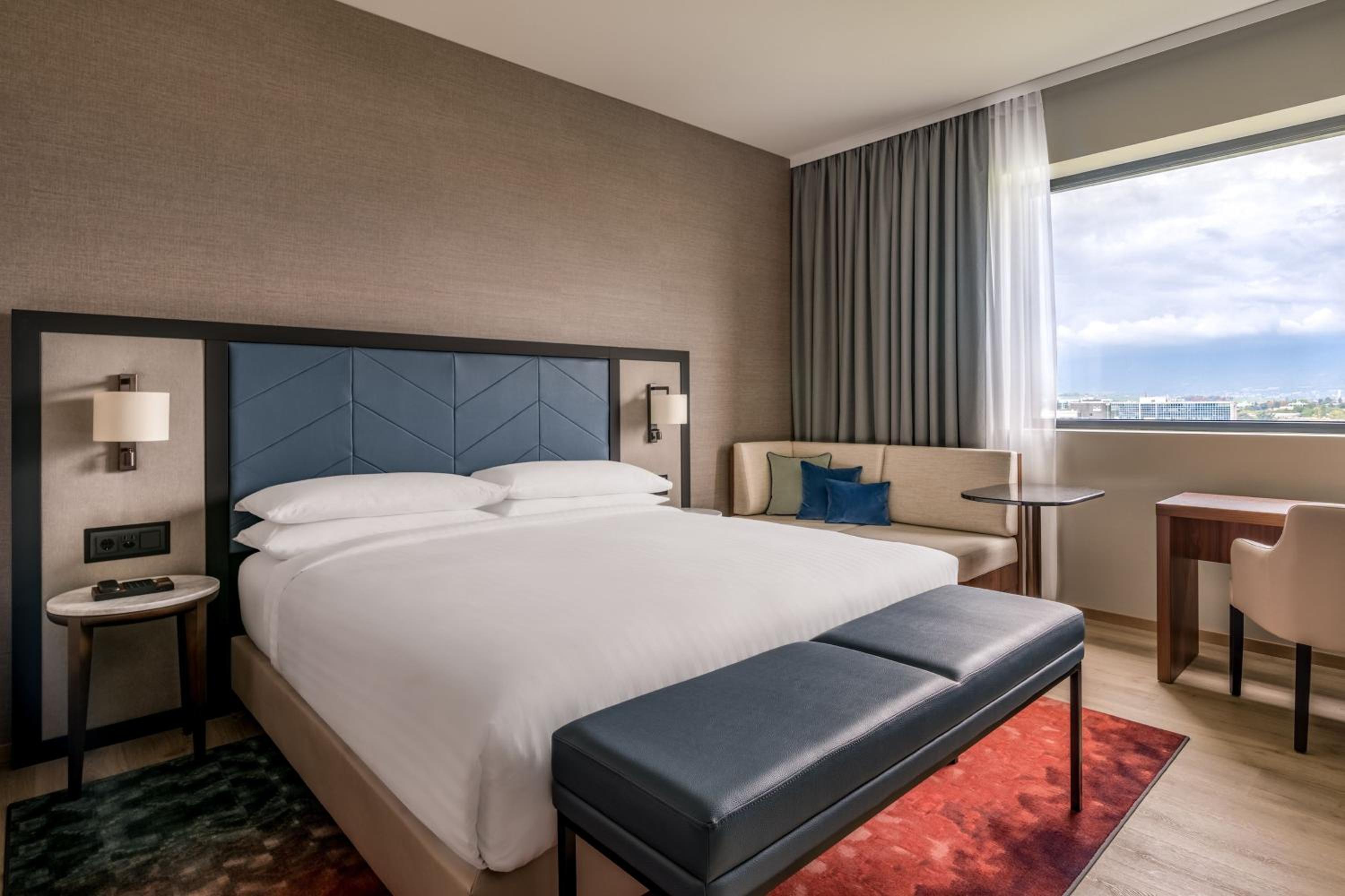 Deluxe King Room - Photo 6