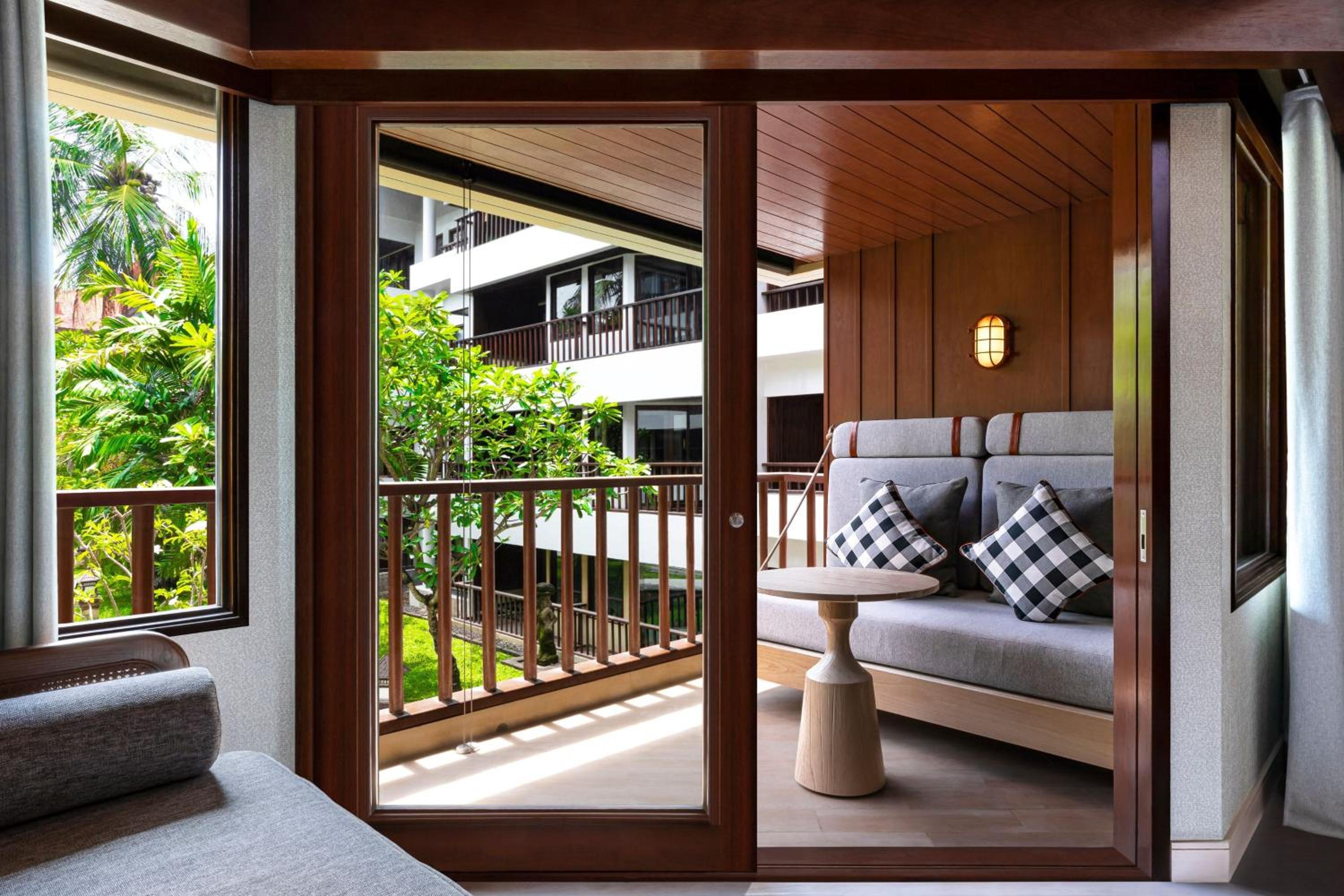 Deluxe Garden View, Guest room, 1 King, Balcony with Free Daily Activity - Photo 2