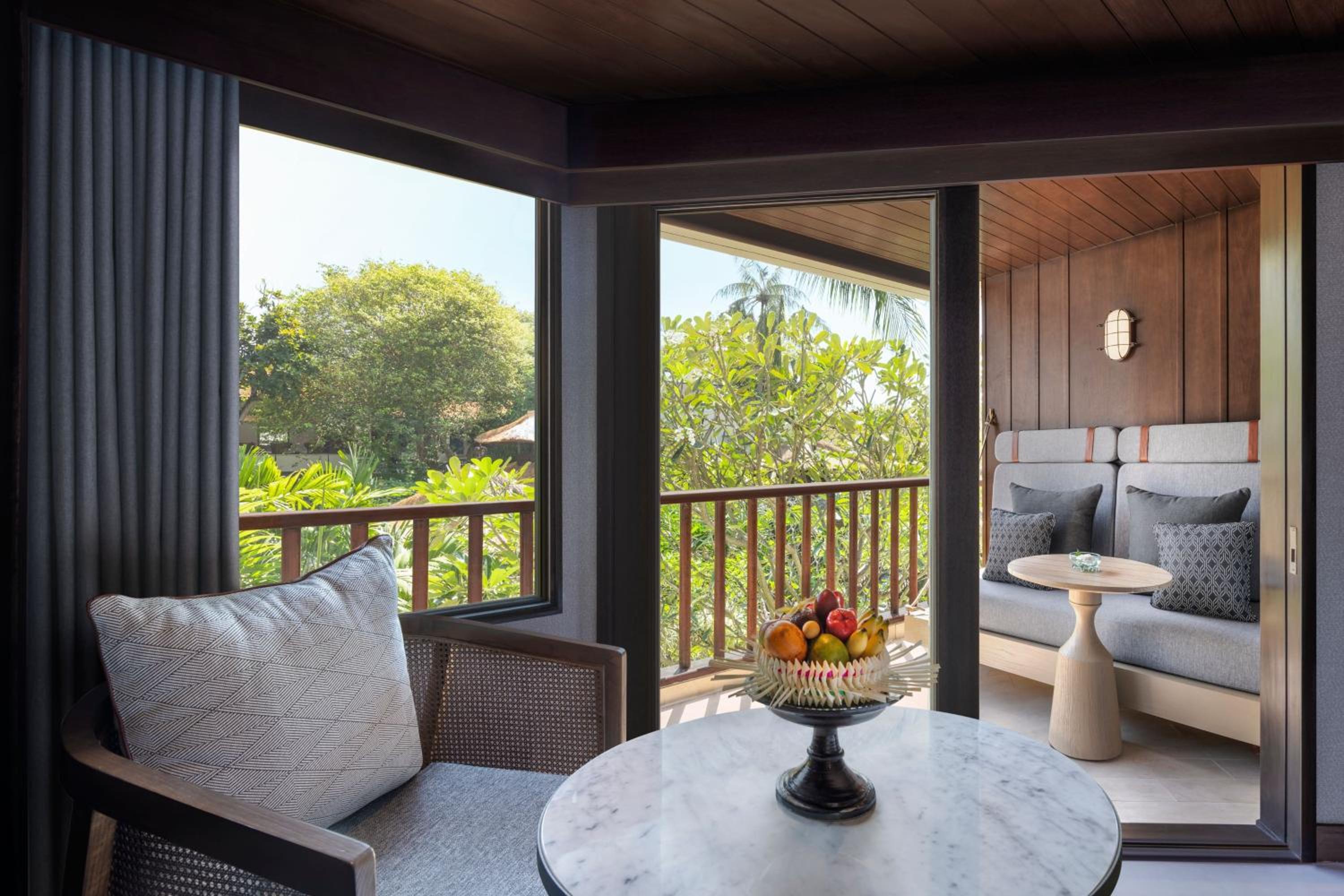 Deluxe Garden View, Guest room, 1 King, Balcony with Free Daily Activity - Photo 3