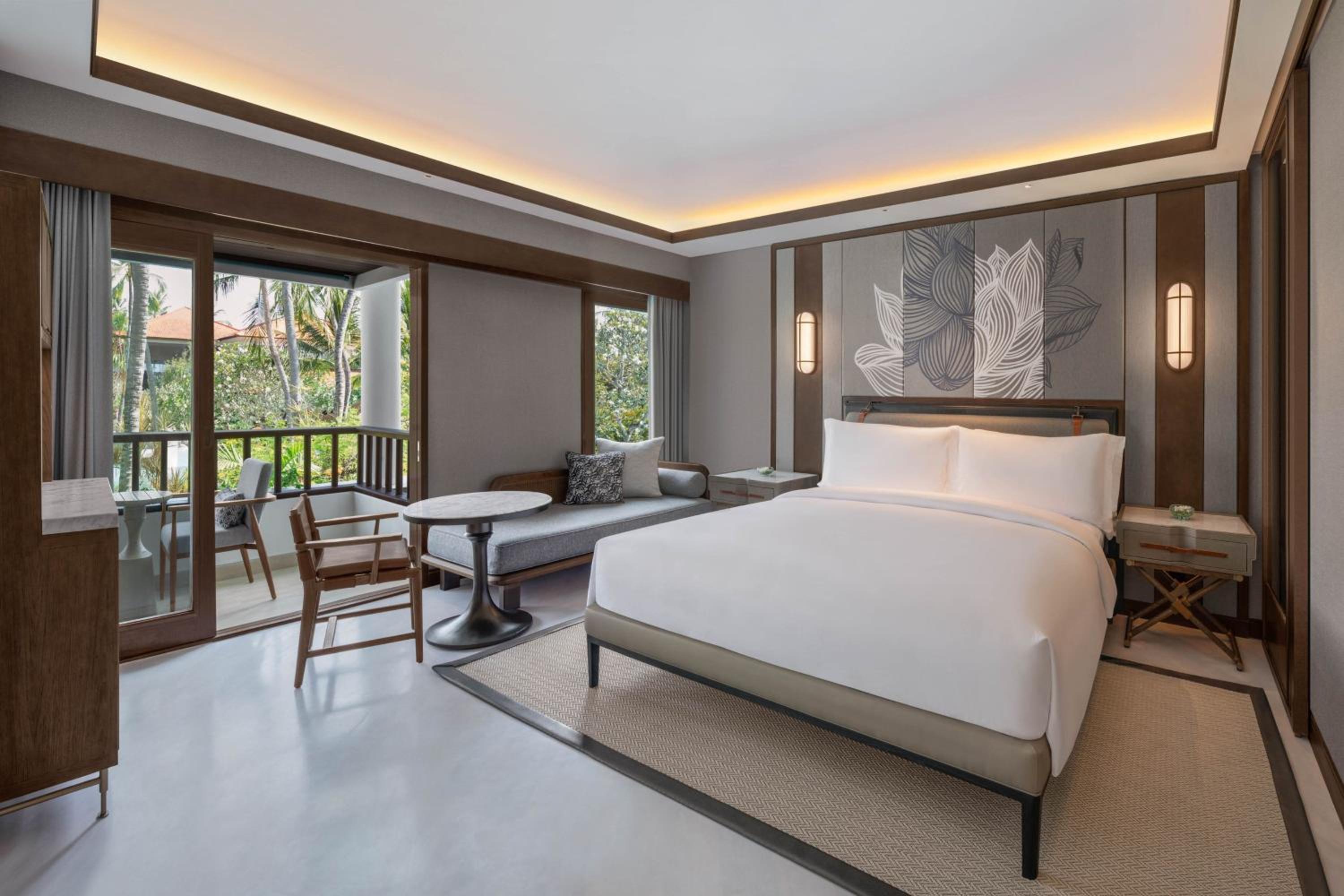 Deluxe Lagoon View, Guest room, 1 King, Balcony with Free Daily Activity - Photo 2