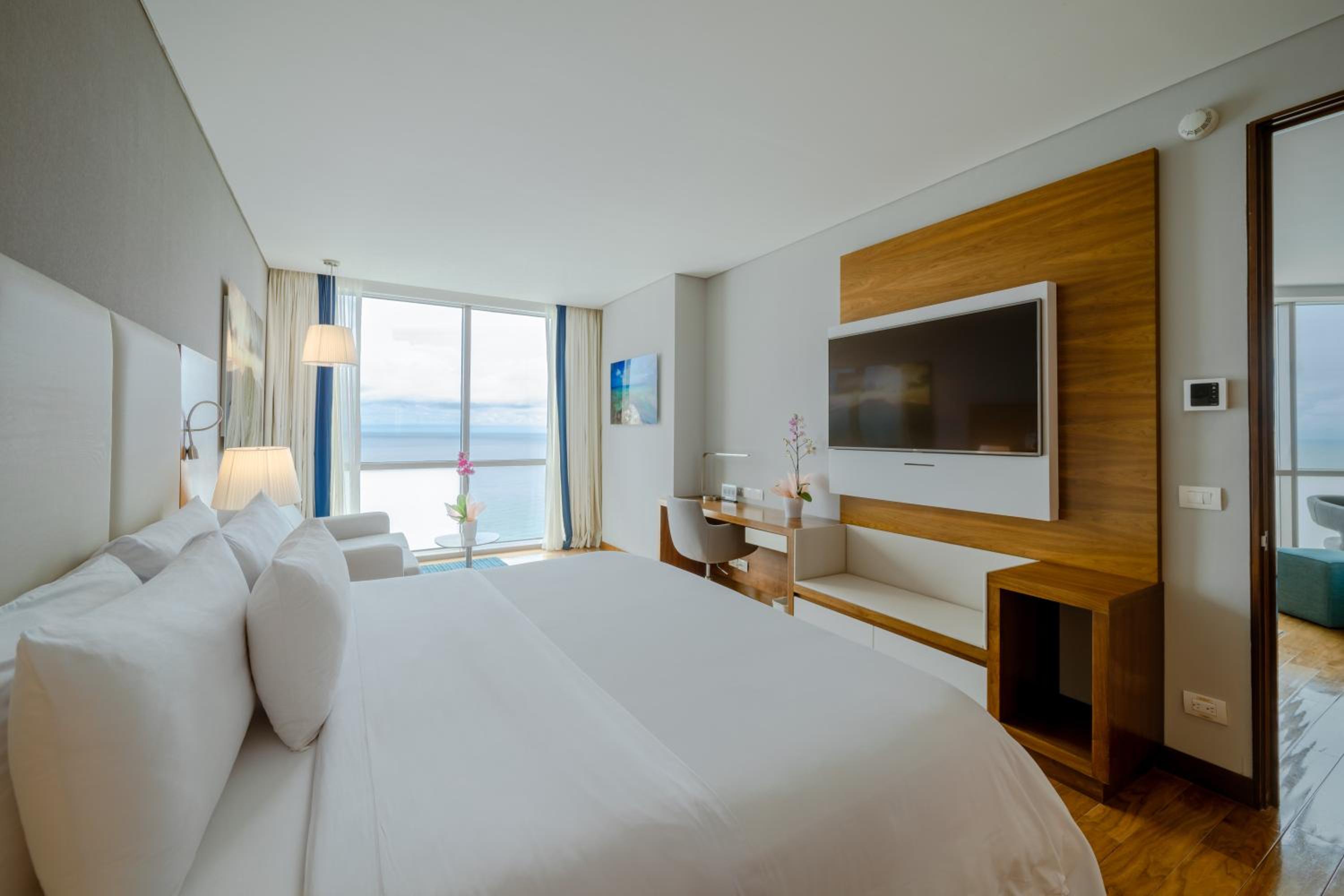 King Suite with Ocean View photo 1