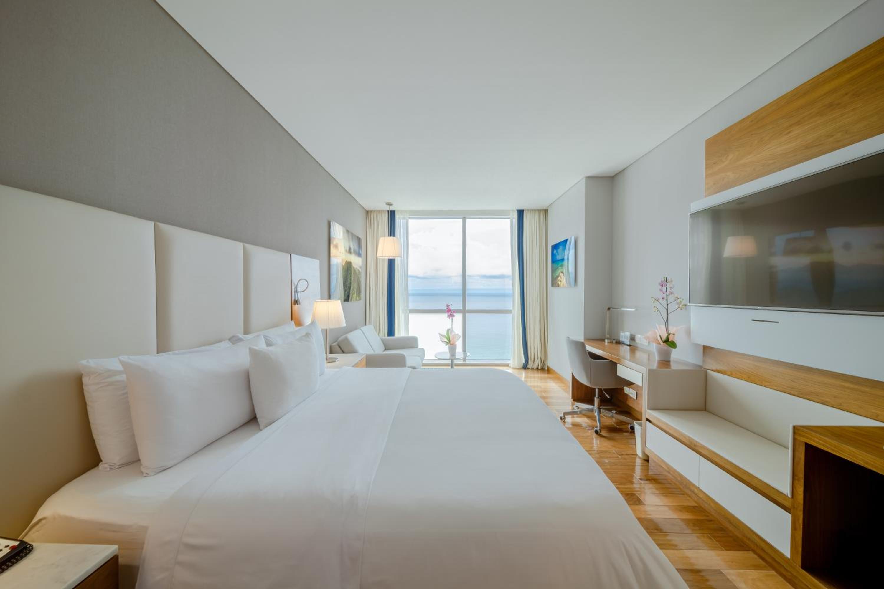 King Suite with Ocean View - High Floor