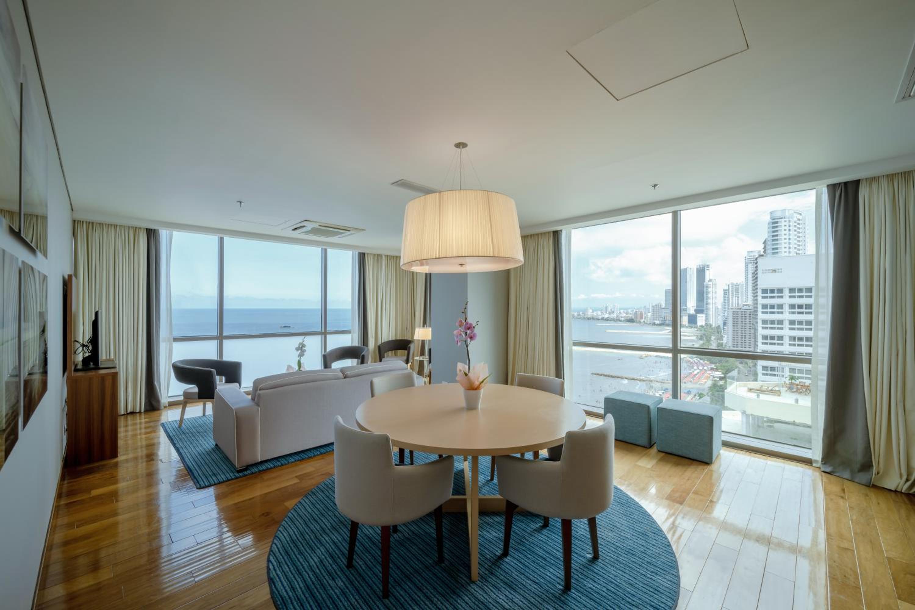 Grand King Suite with Ocean View photo 2