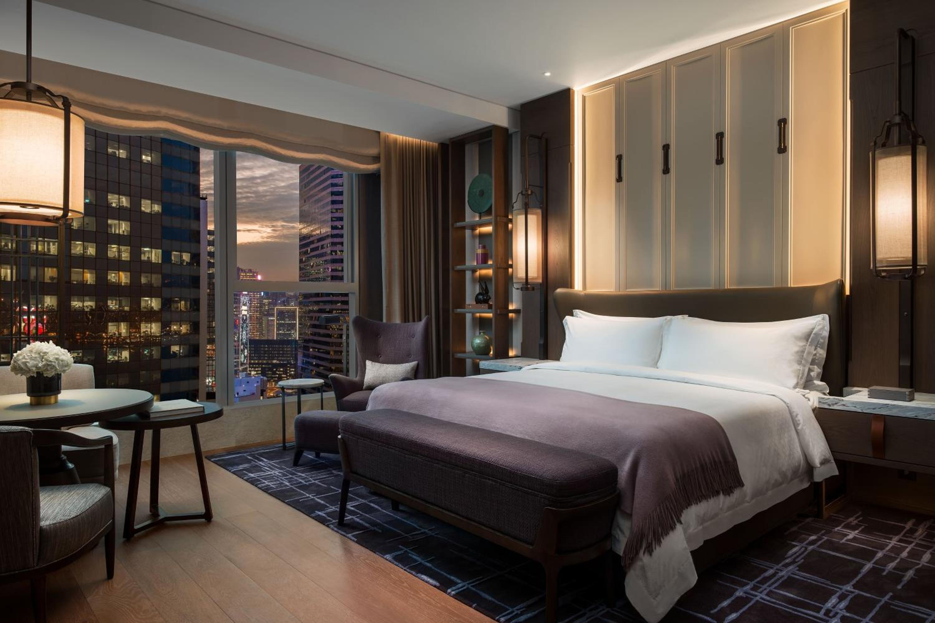 Grand Deluxe King Room with City View
