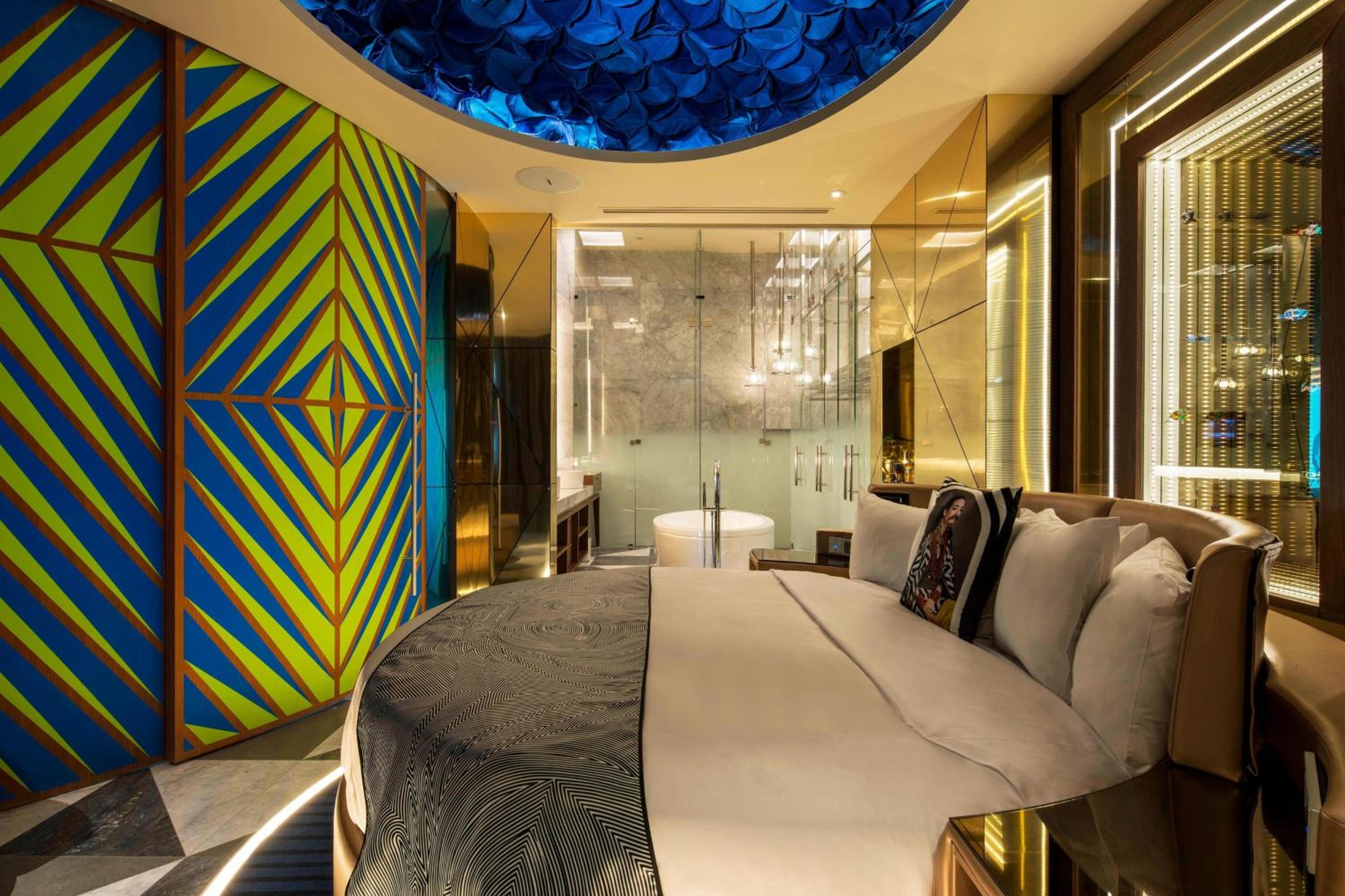 Penthouse King Room with City View and Balcony - Top Floor photo 1