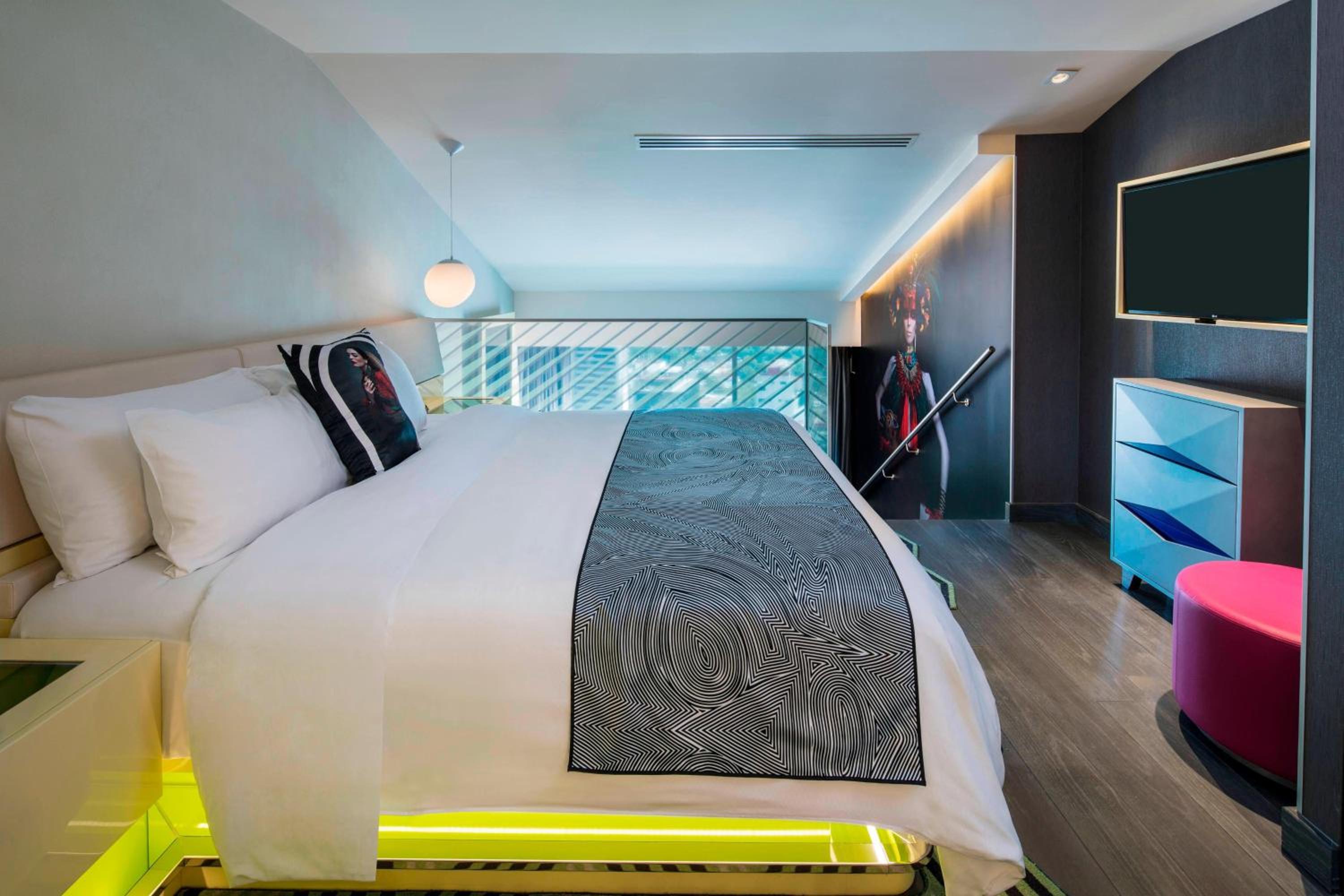 Penthouse King Room with Sofa Bed, City View and Balcony - Top Floor photo 2