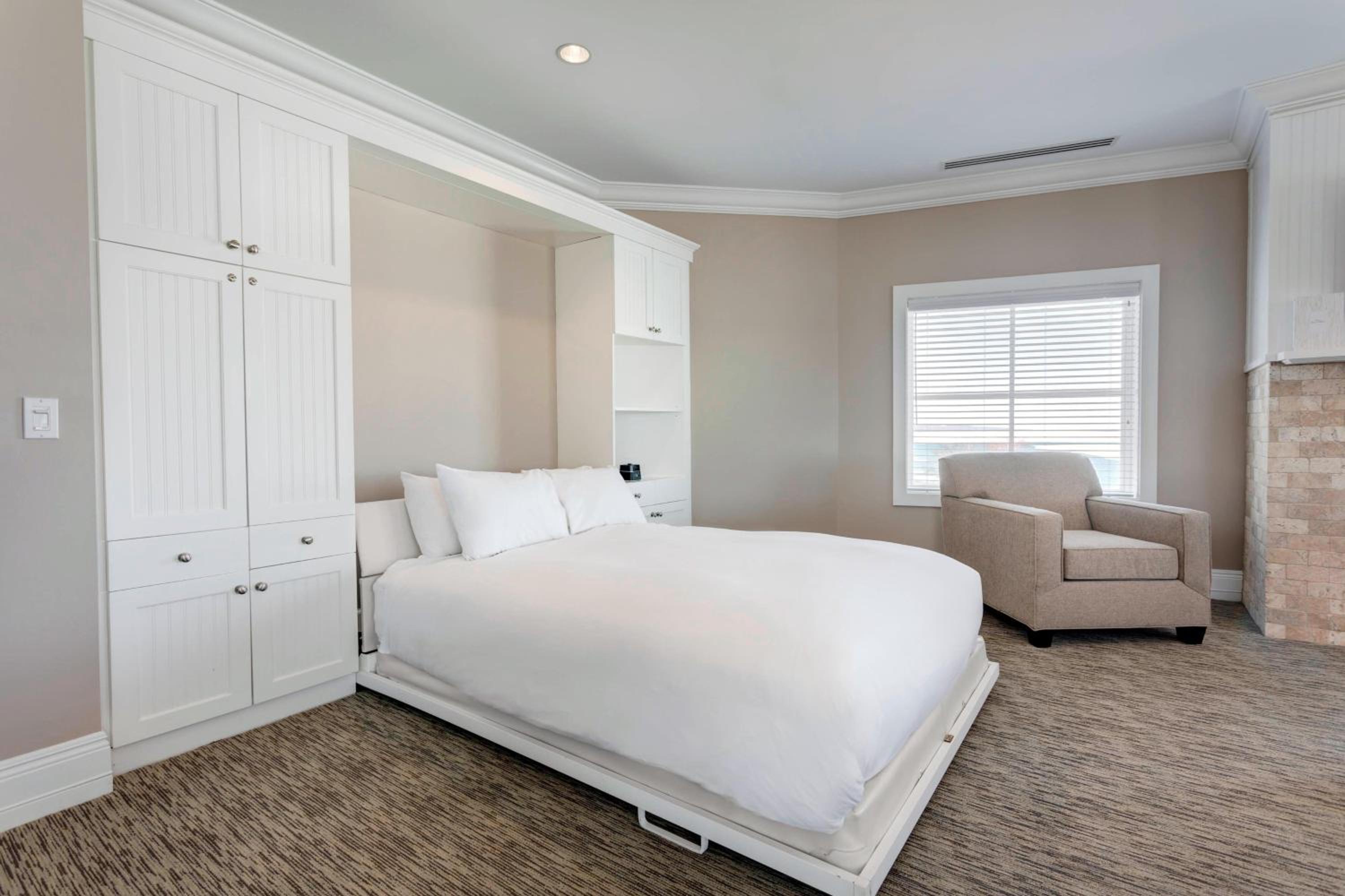 Large Queen Studio with Wall Bed and Lake View