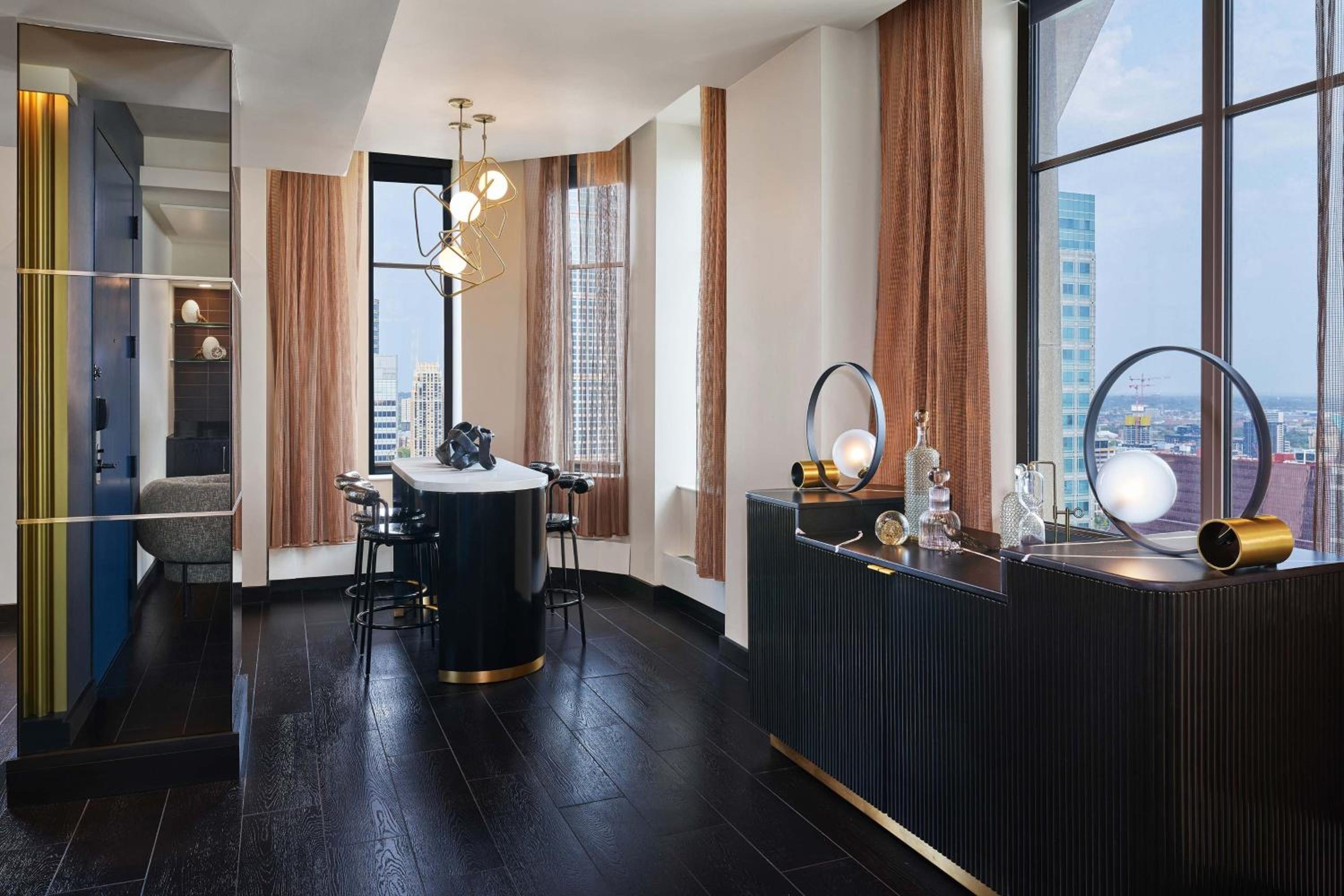 Wow, Suite, 1 King, City view photo 3