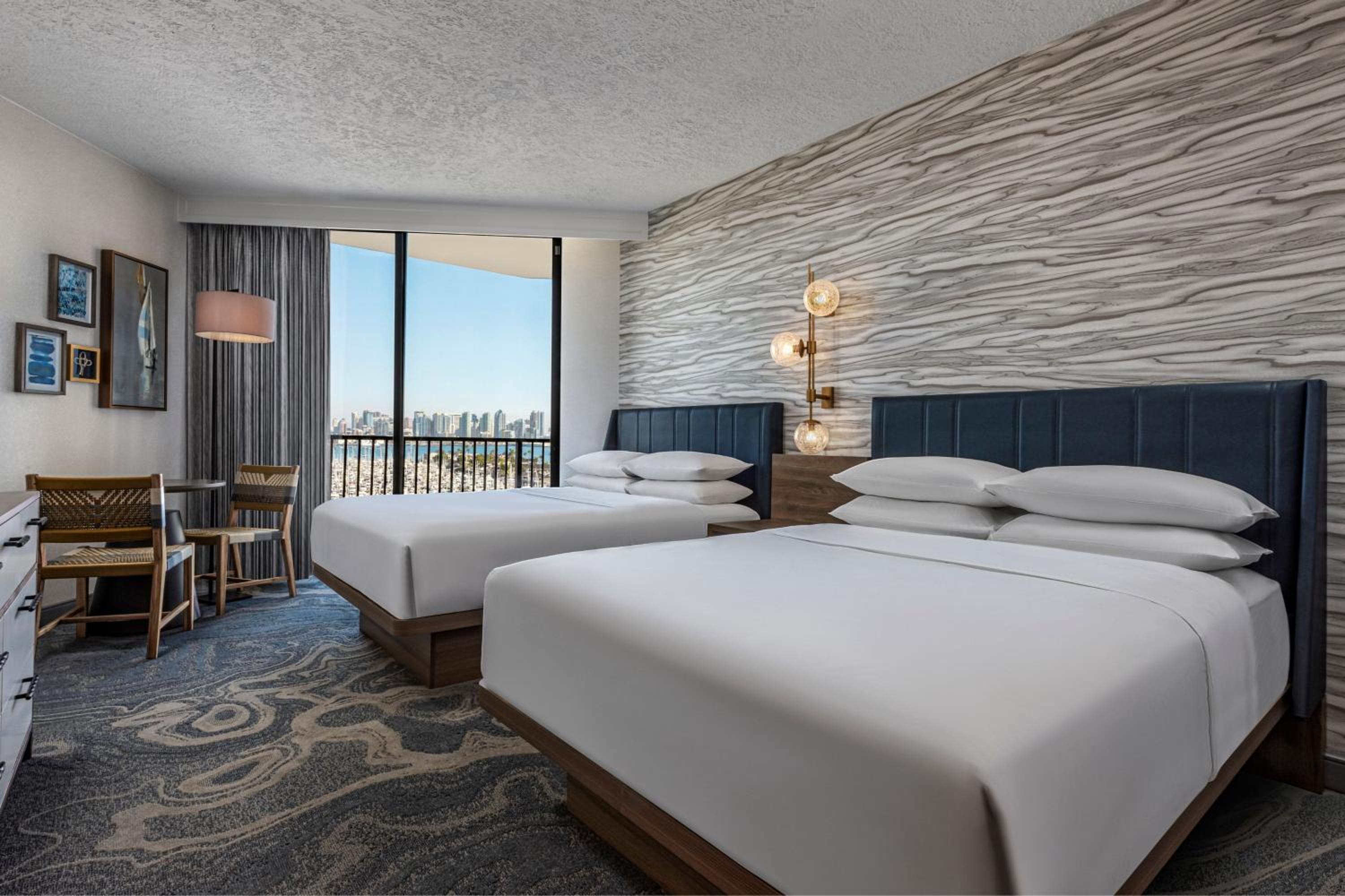Renovated Deluxe Queen Room with Skyline View - Photo 11