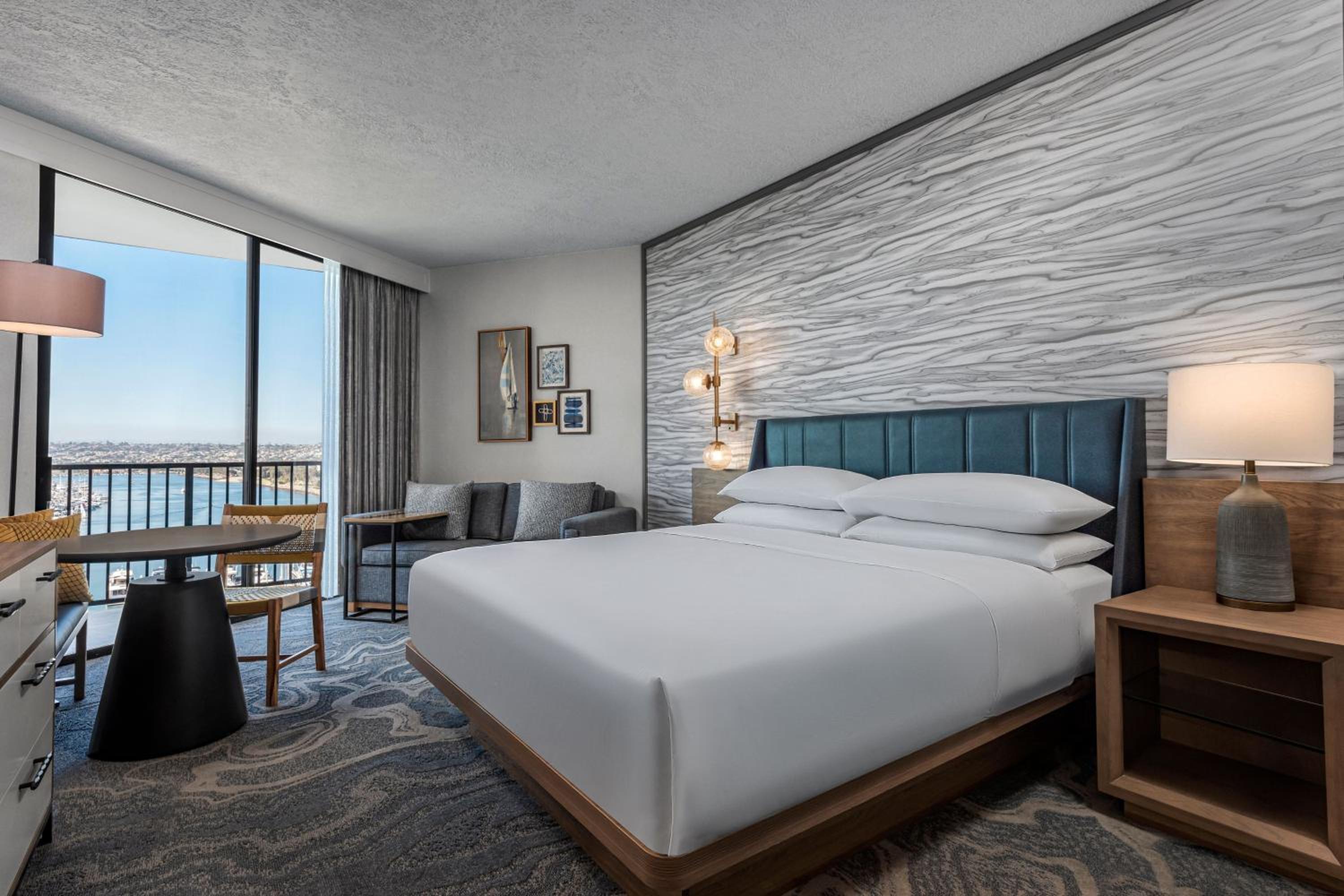 1 King Bed, Marina Tower, Deluxe Guest Room - Photo 1