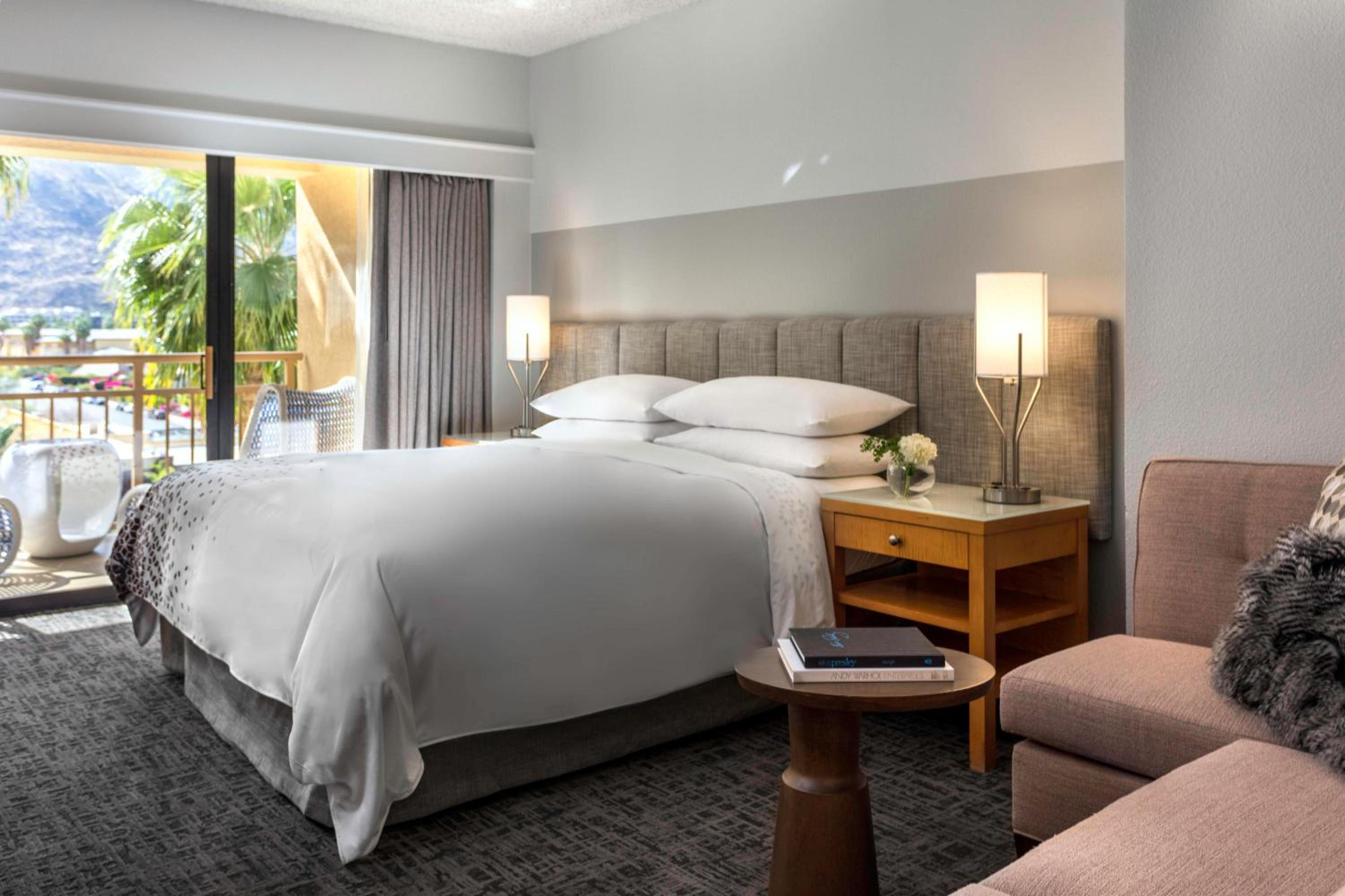 King Guest Room with Poolside View (No Resort Fees) - Photo 3