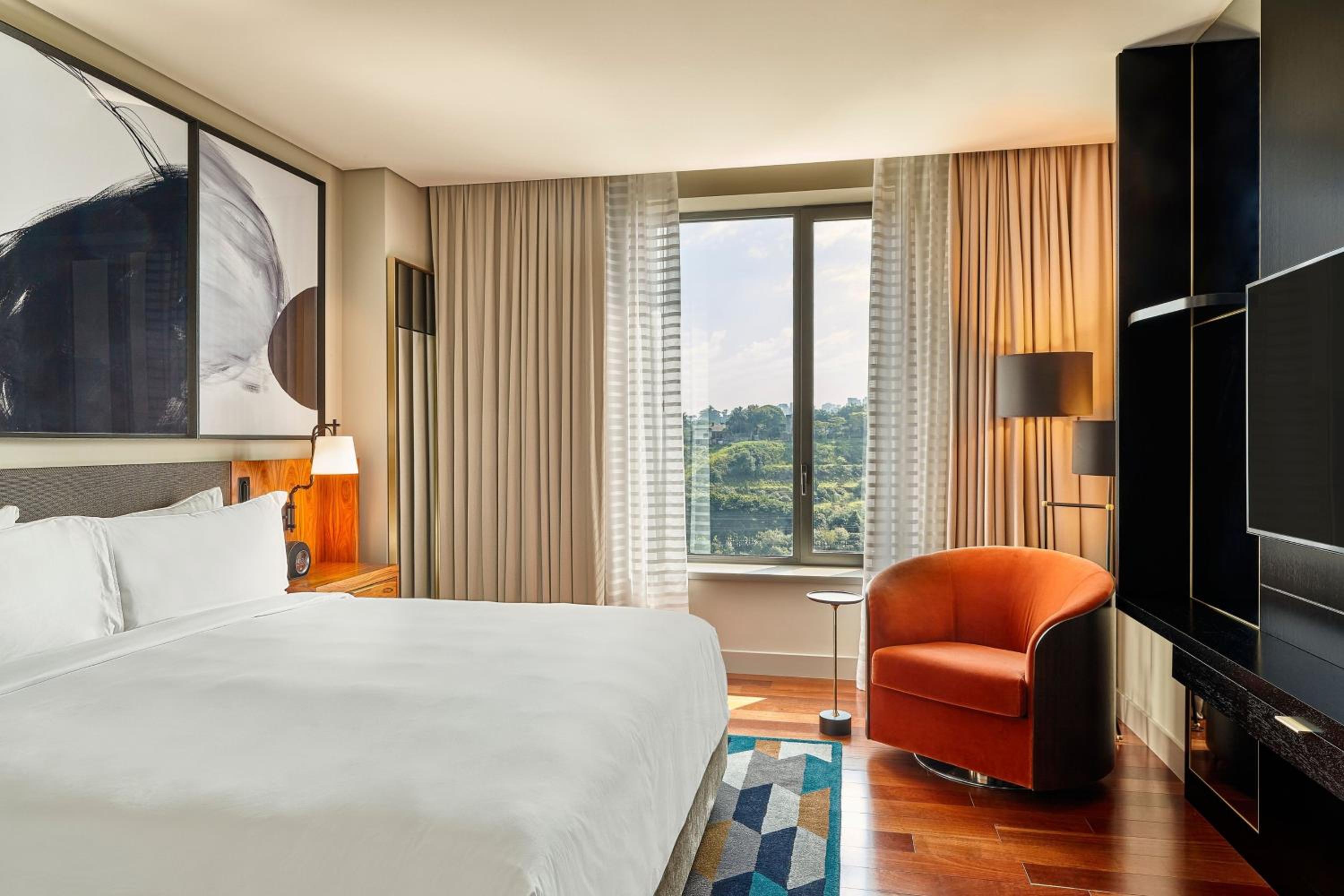 Deluxe Room, 1 King Bed, River View
