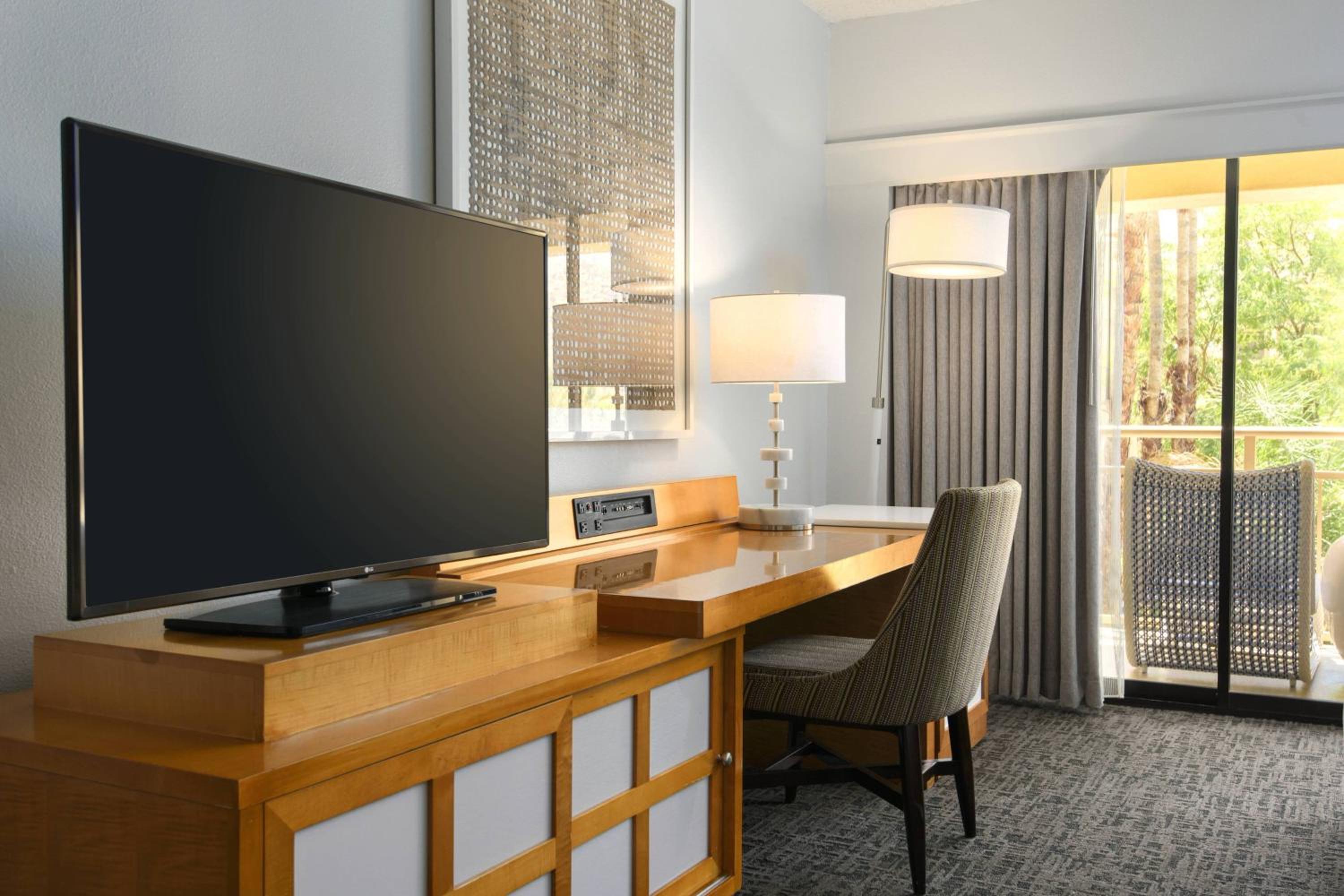 King Guest Room with Poolside View (No Resort Fees) - Photo 4