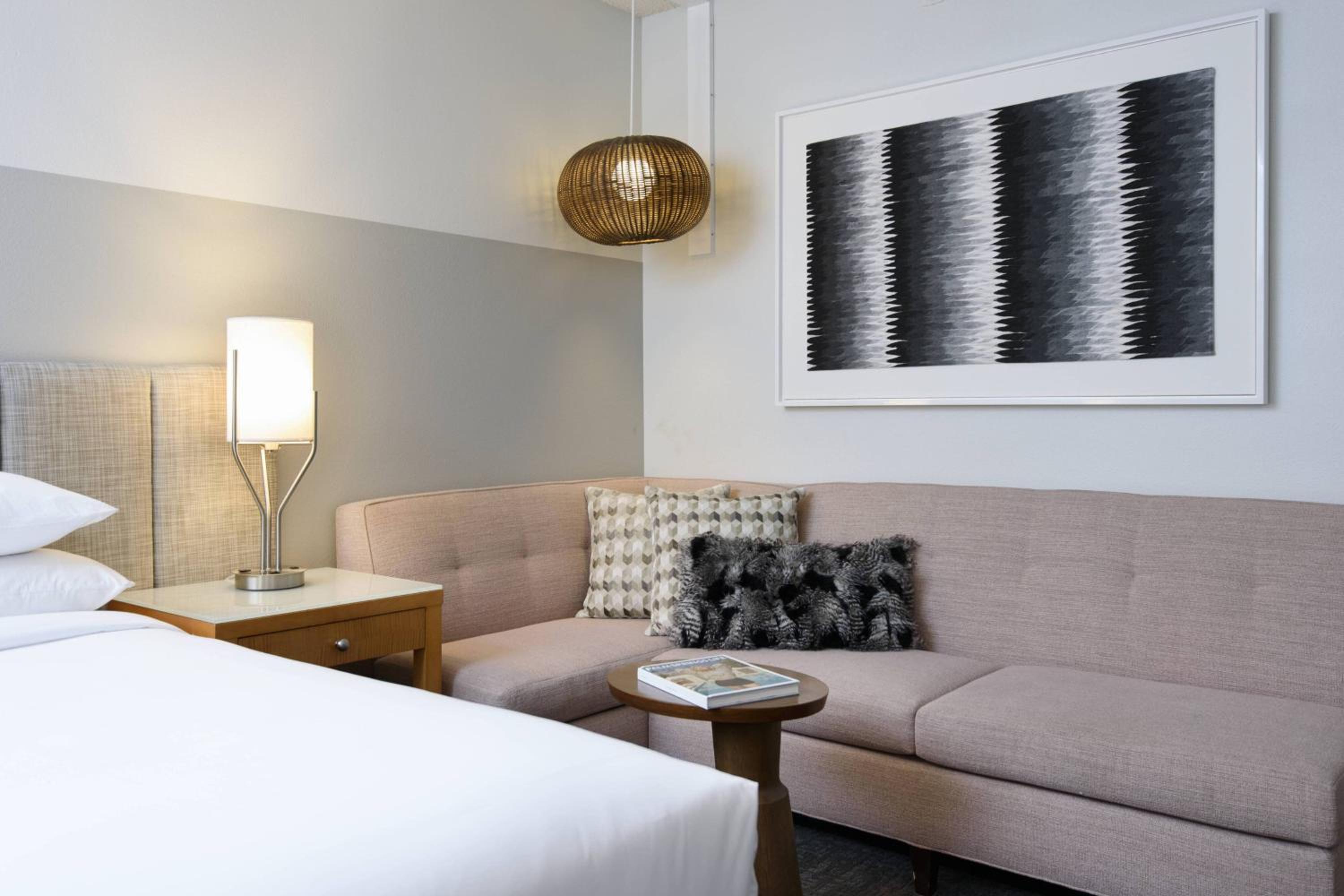 King Room (No Resort Fees) - Photo 3