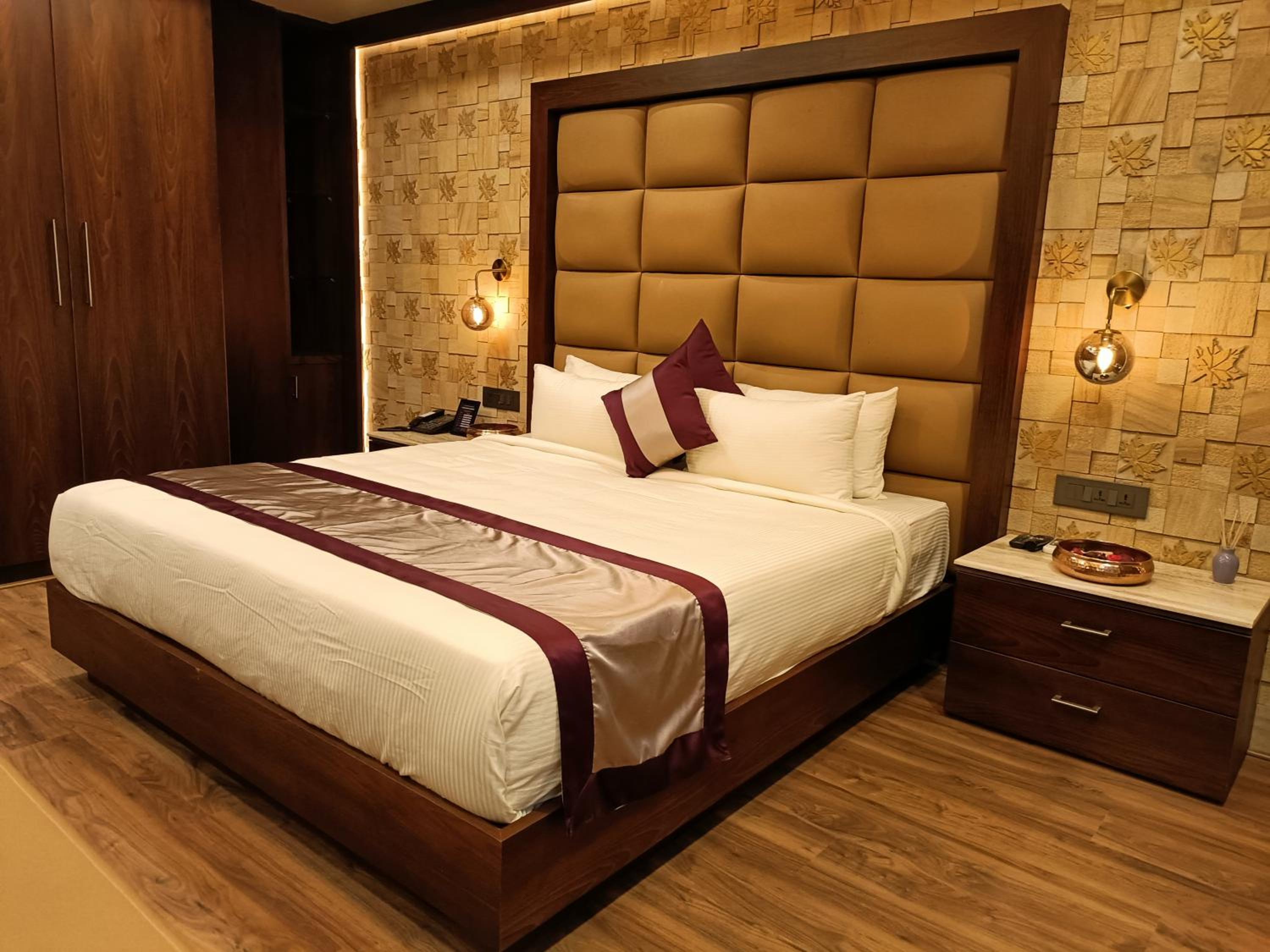 Superior King Room - Photo 10