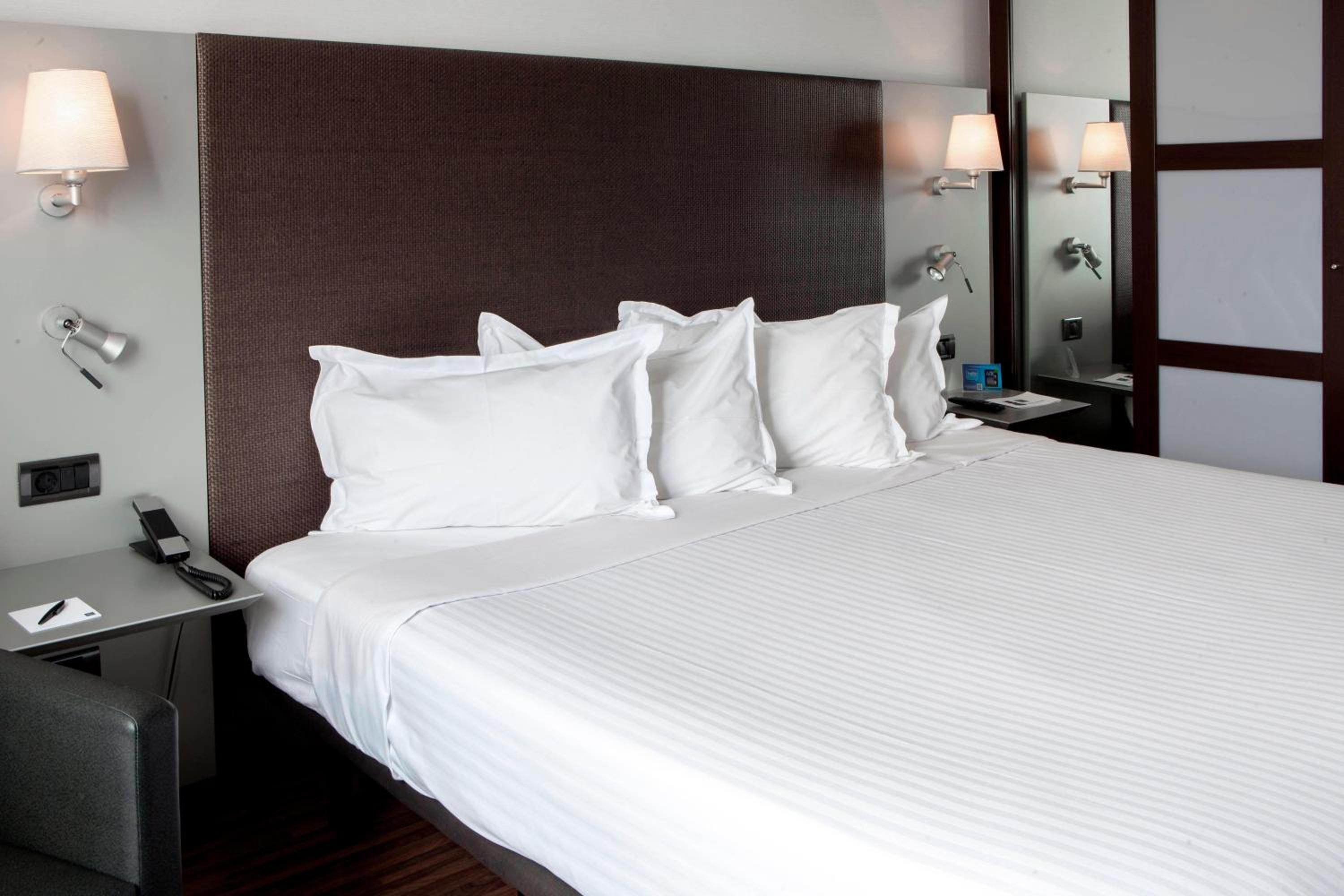 Standard Room, Guest room, 1 Queen - Photo 2
