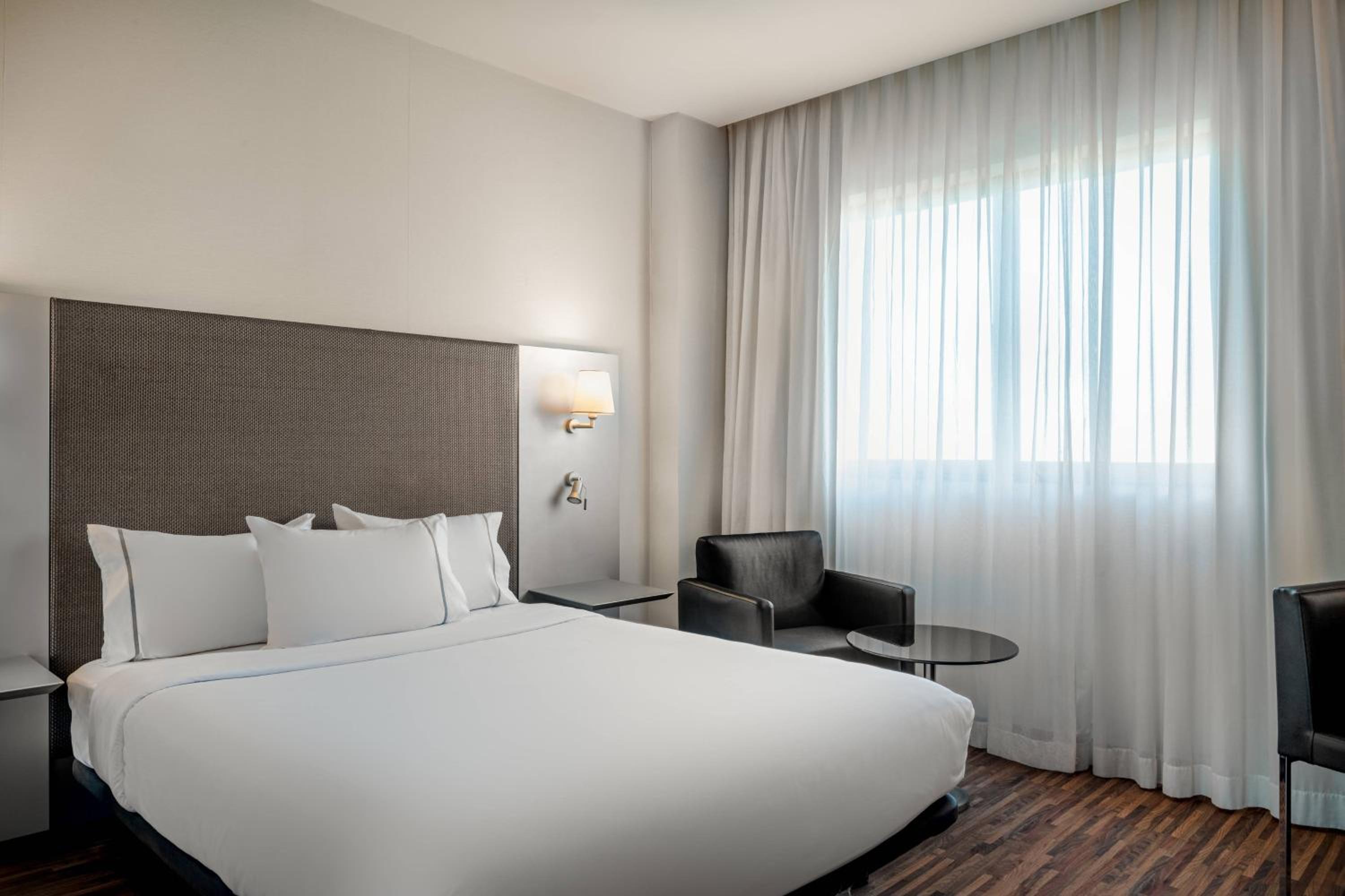 Standard Room, Guest room, 1 Queen - Photo 1