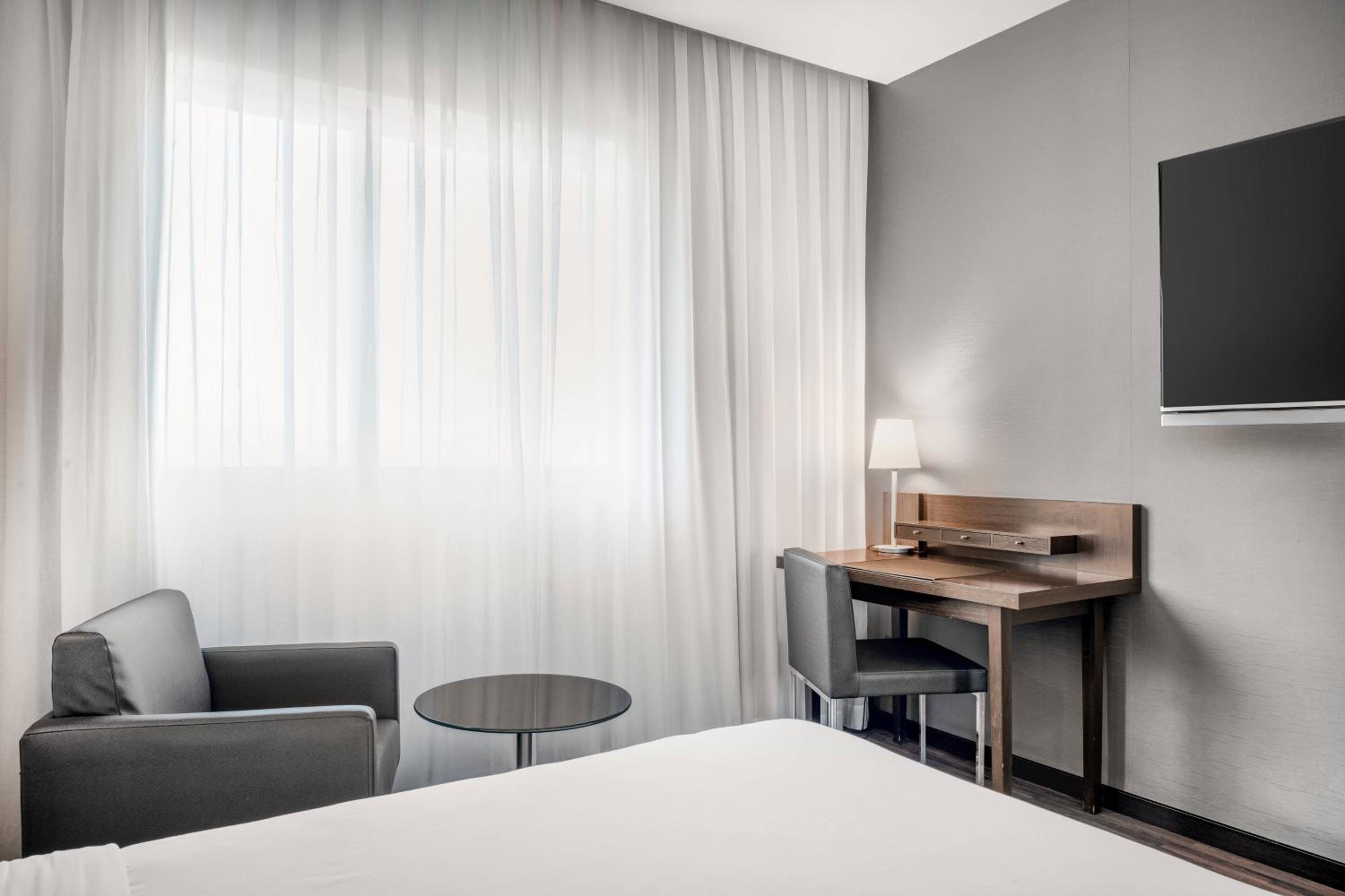 Standard Room, Guest room, 1 Queen - Photo 6