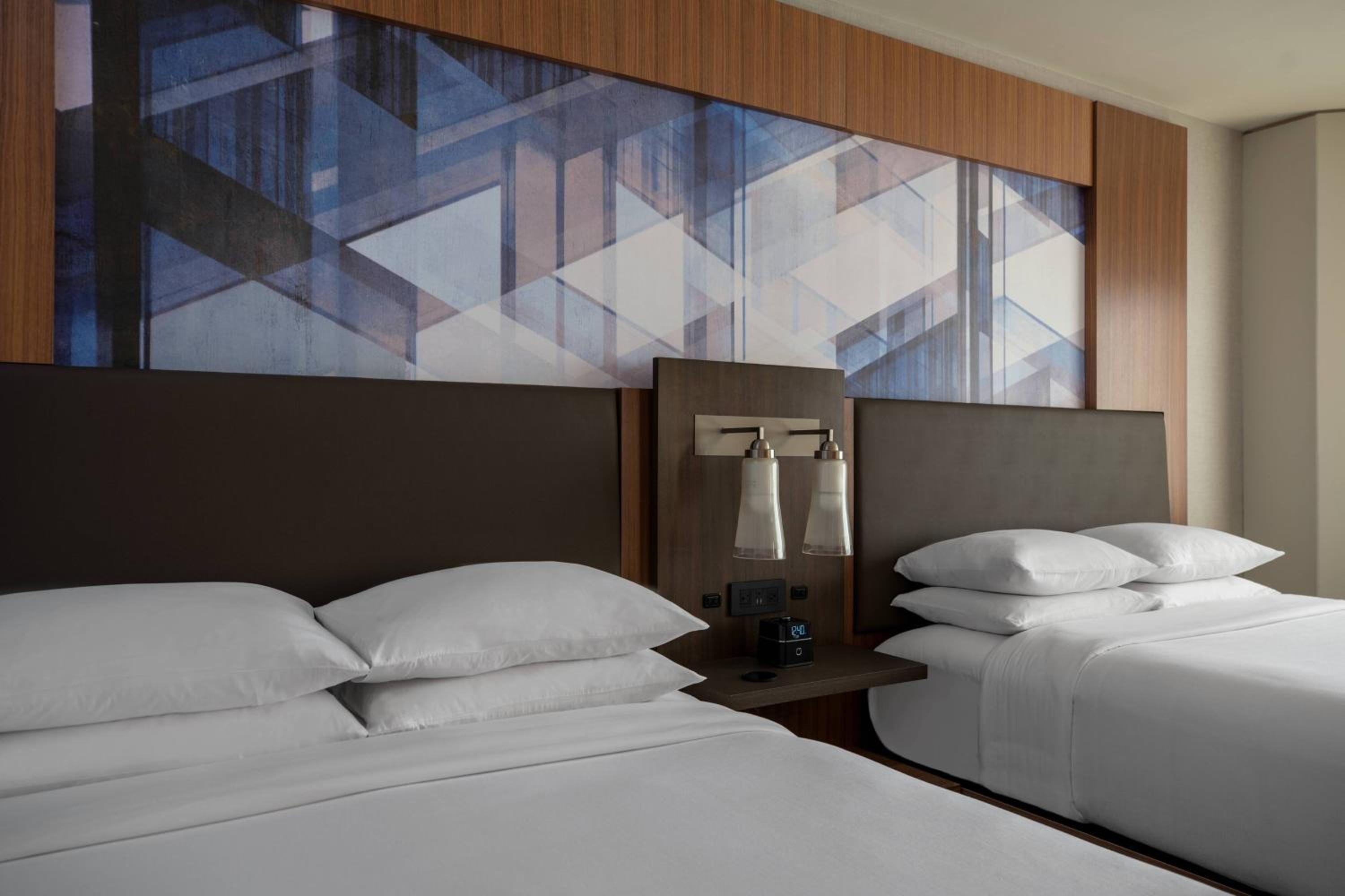 Double Room with Two Double Beds - Photo 2