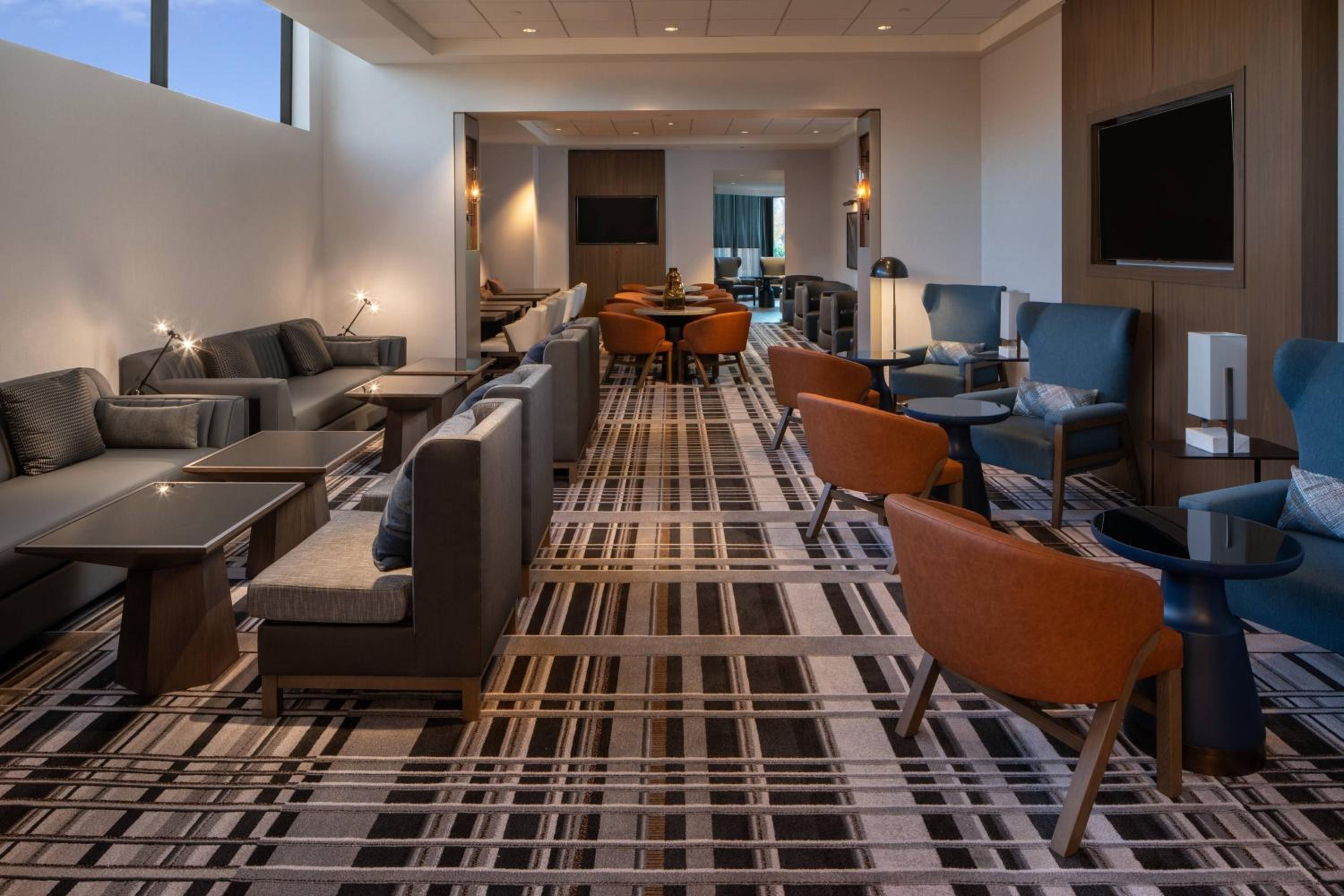 King Room - High Floor/Club Lounge Access - Photo 8