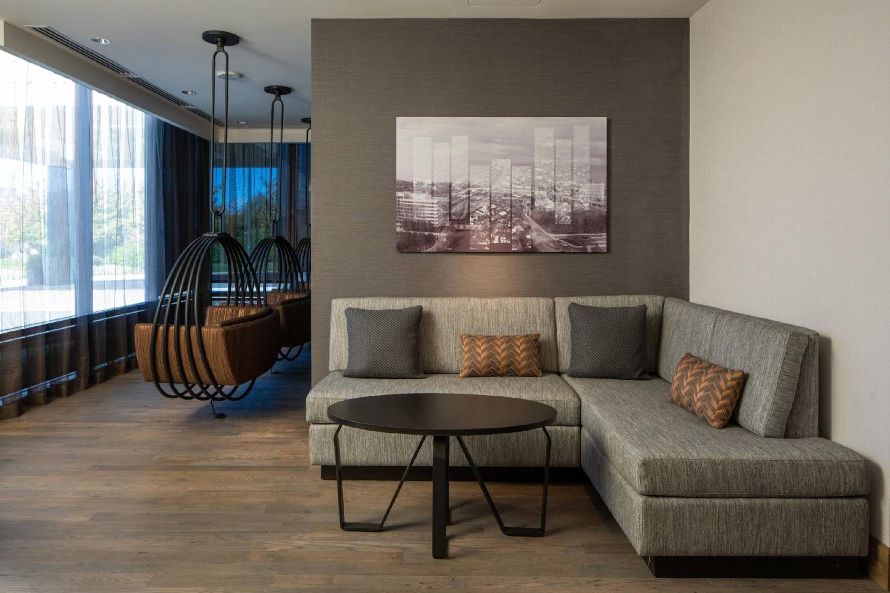 King Room - High Floor/Club Lounge Access - Photo 7