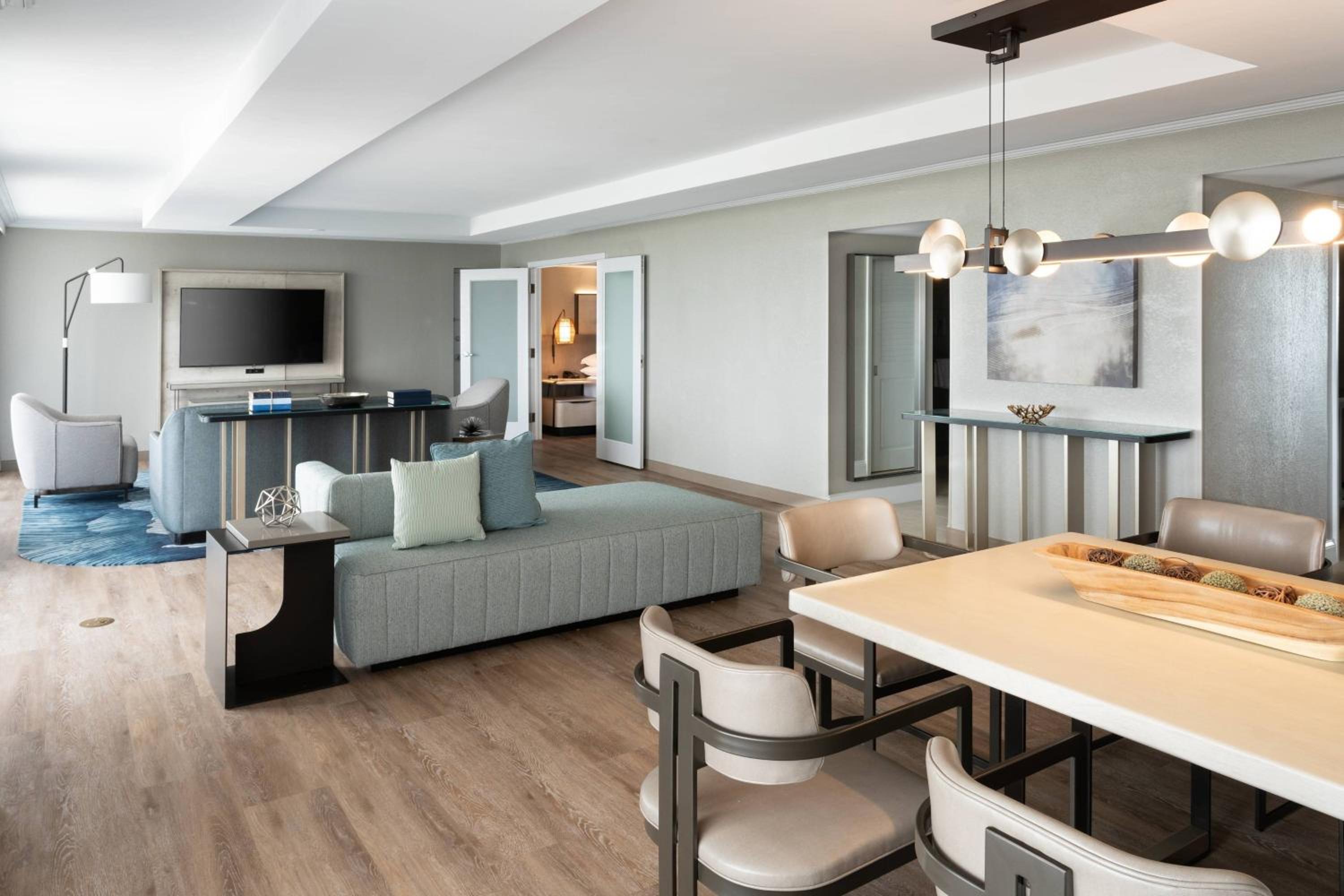 Three Bay Vista King Suite with Sofa Bed thumbnail 6